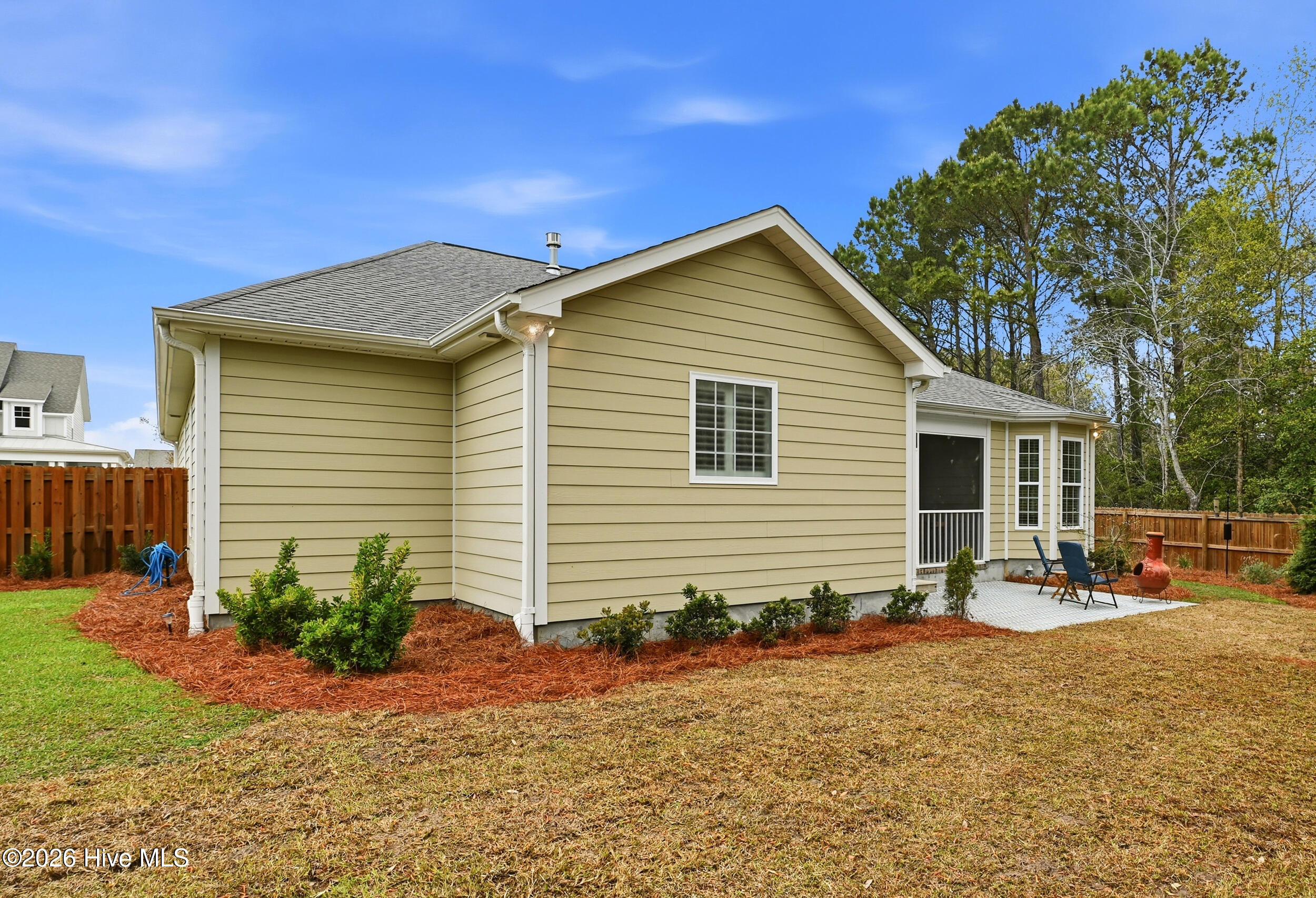 100563166 | Photo 43