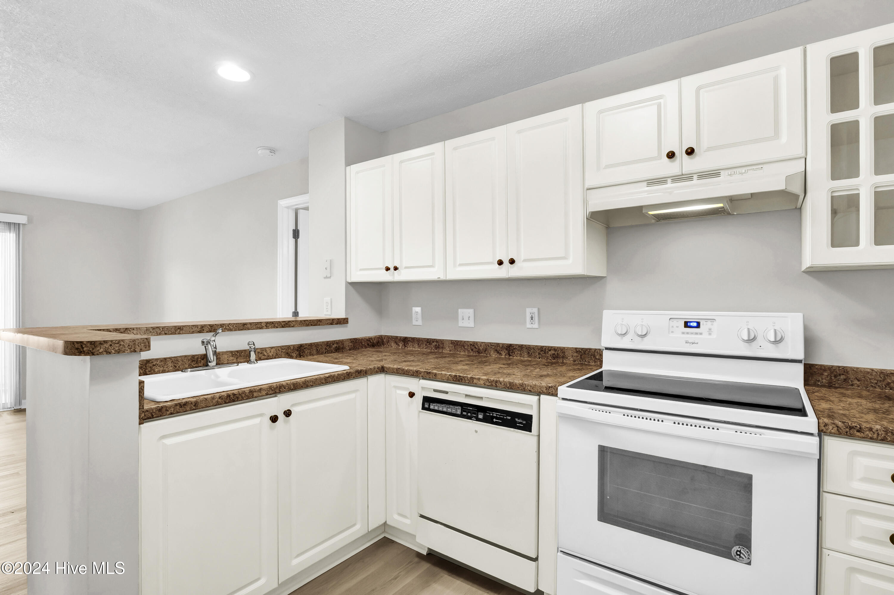 100544436 | Photo 10