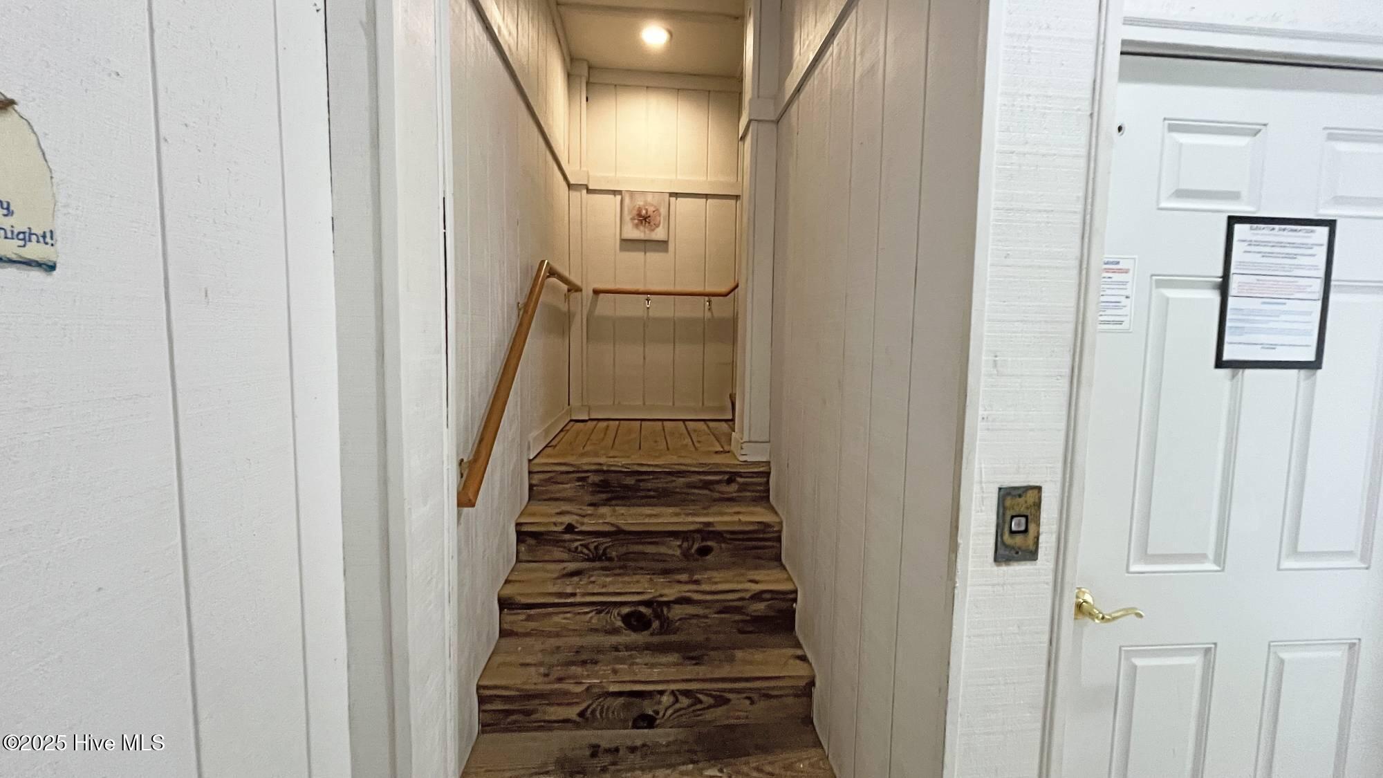 100496686 | Photo 24