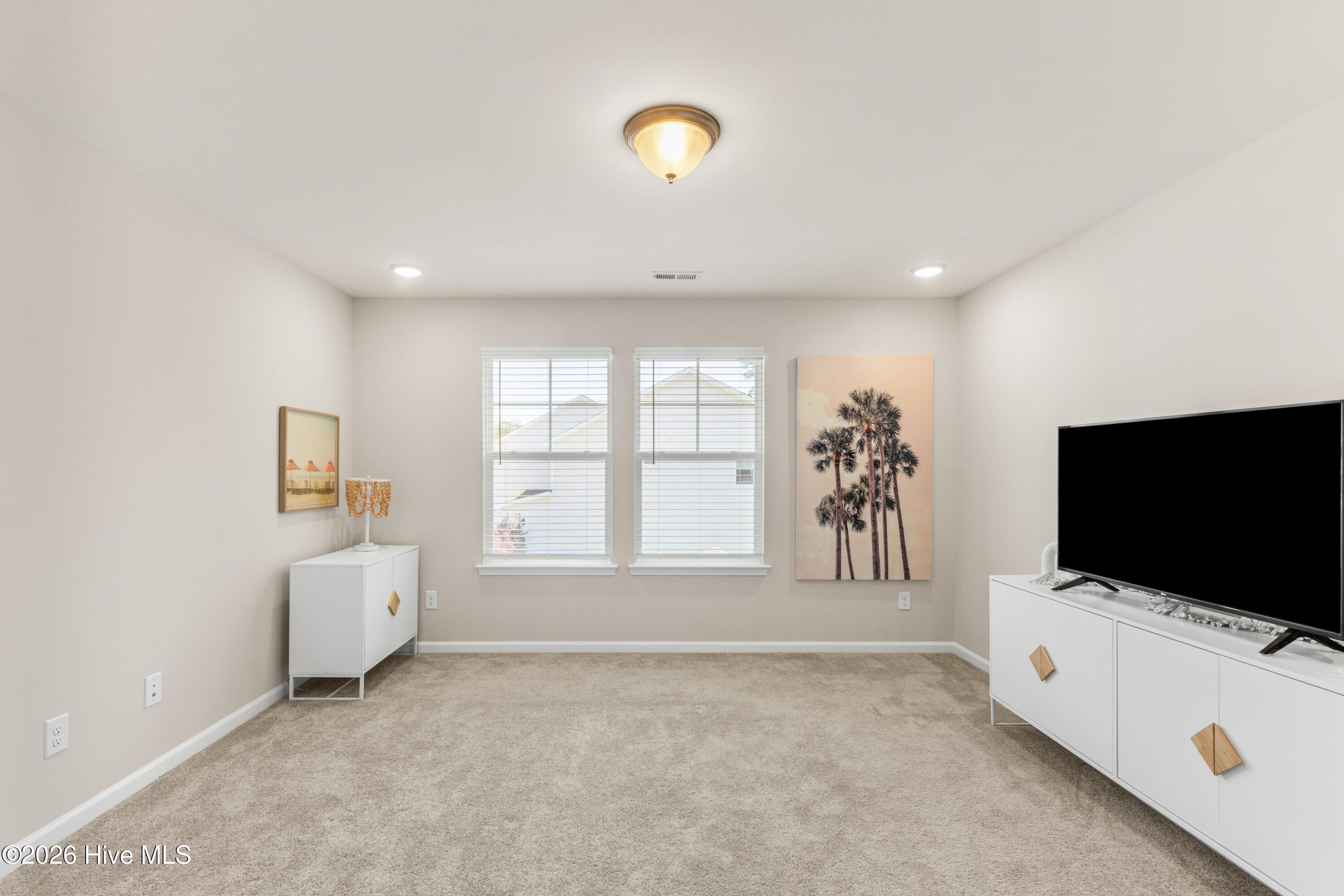 100561079 | Photo 26