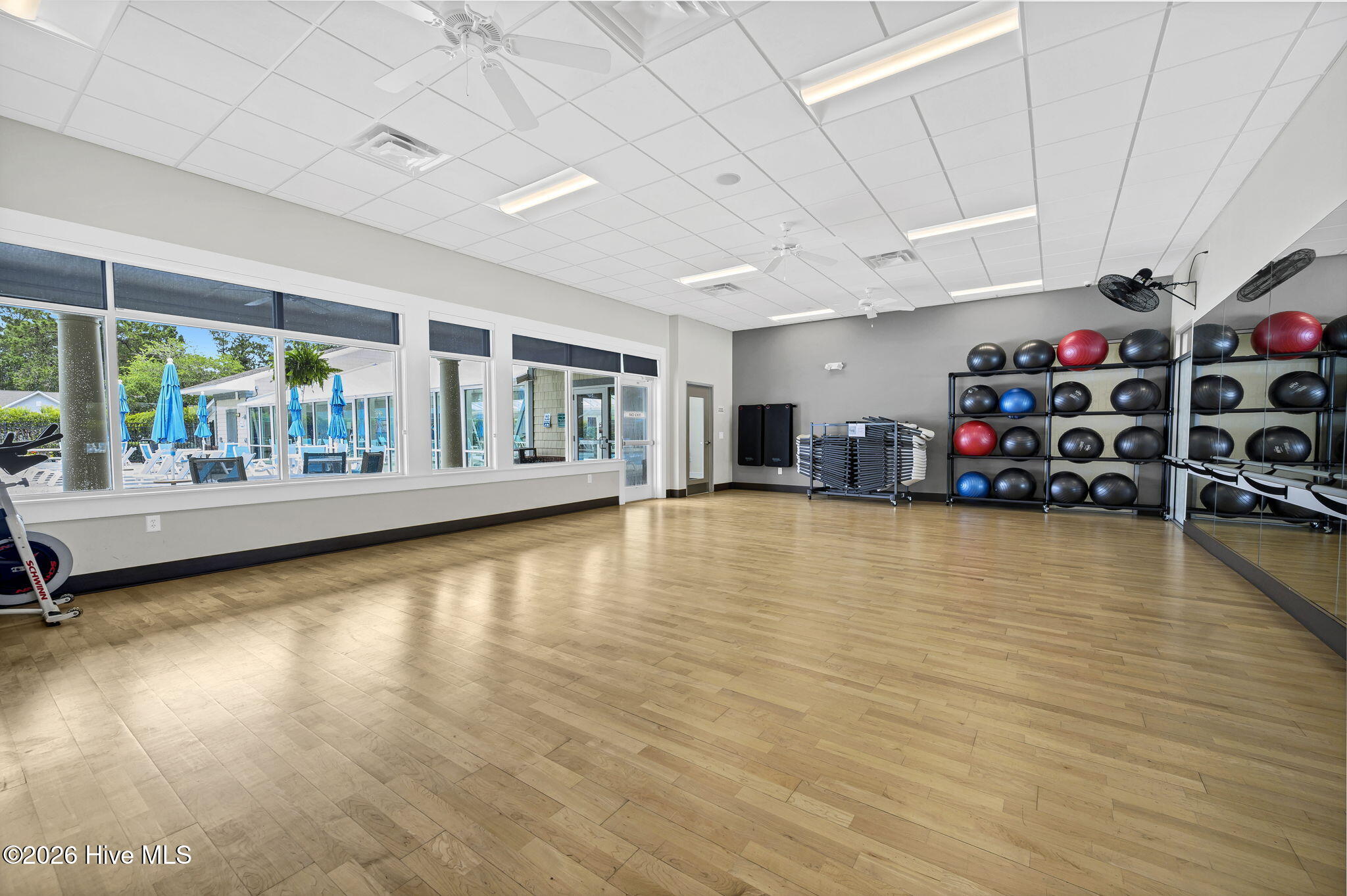 100557033 | Photo 55