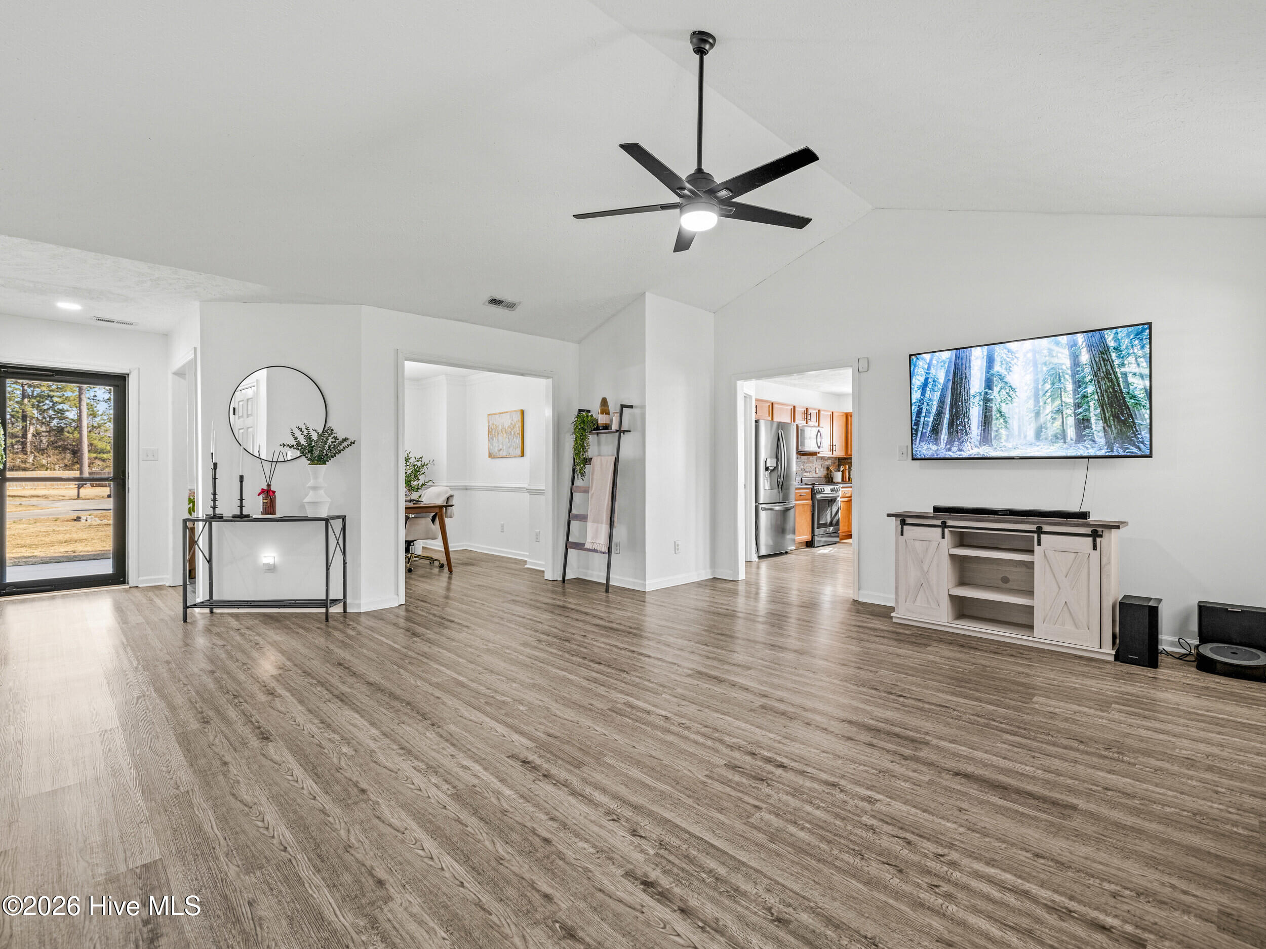 100554161 | Photo 11