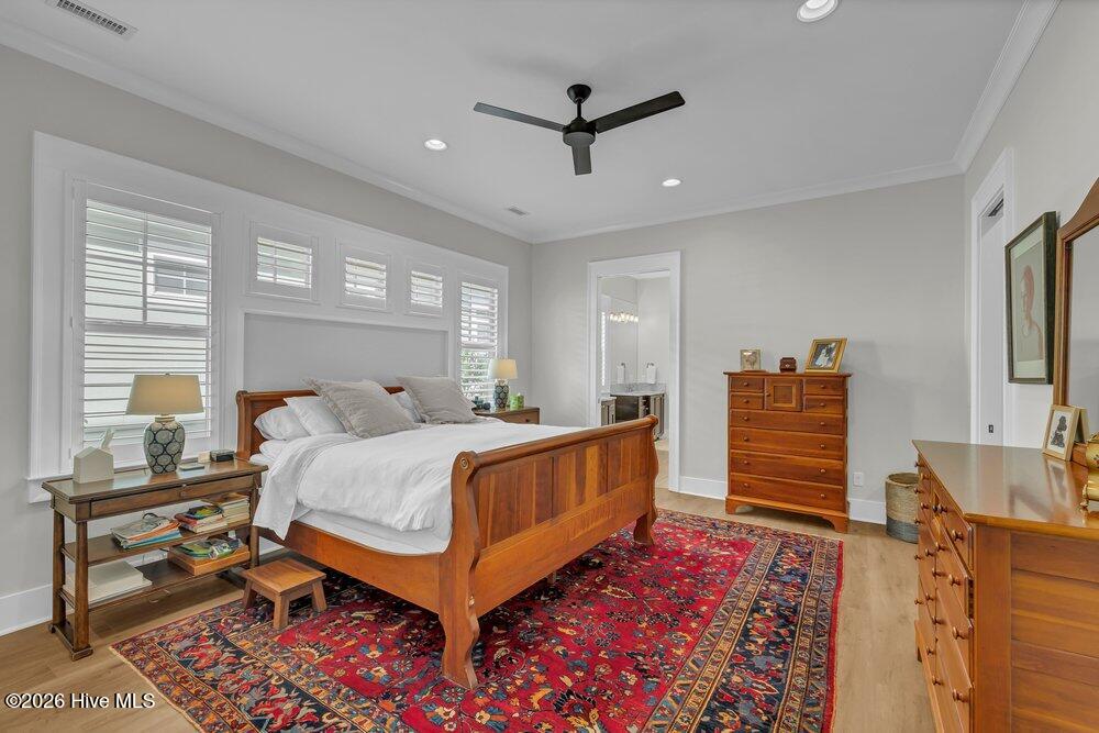 100561379 | Photo 22