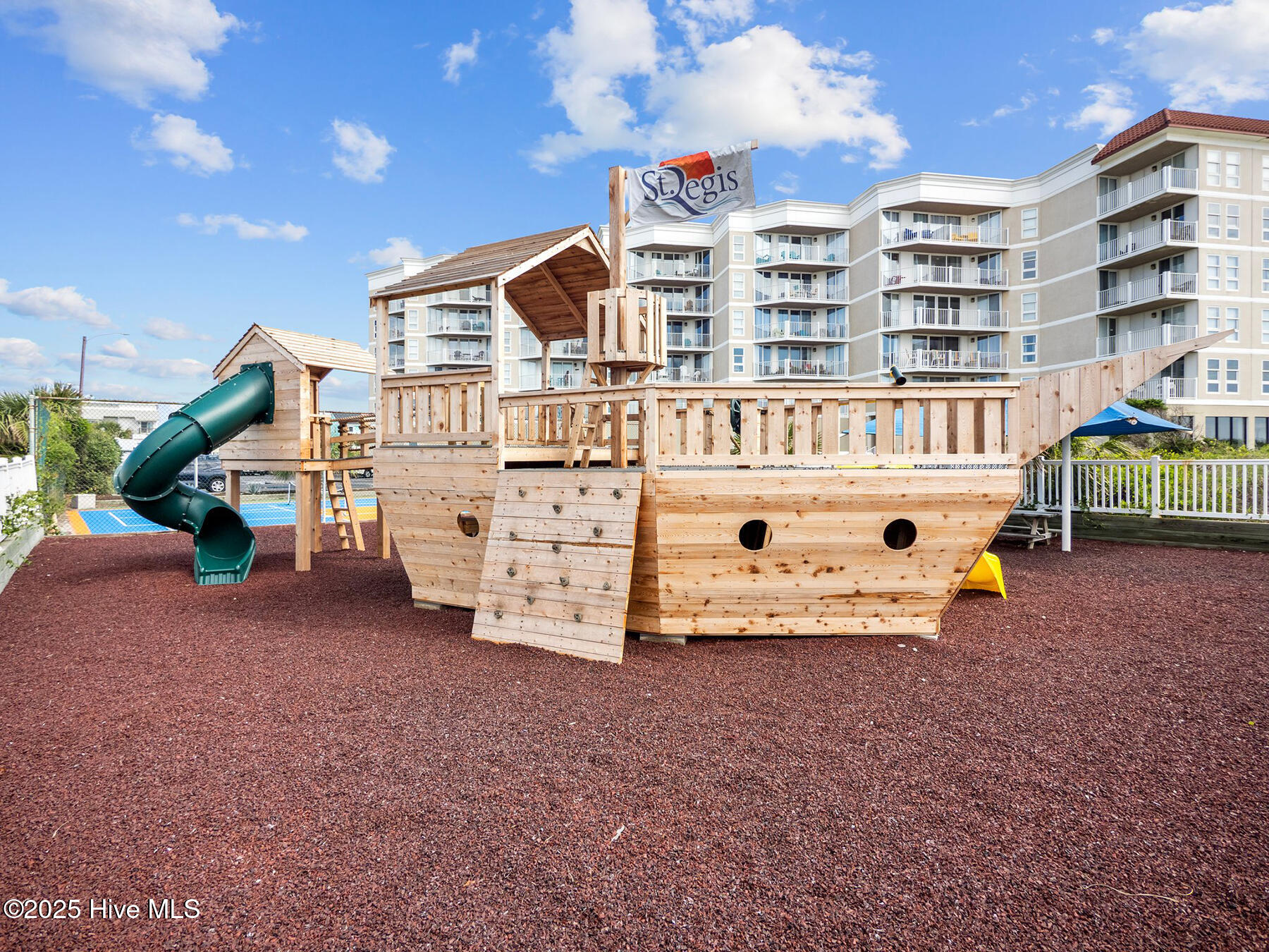 100518726 | Photo 29