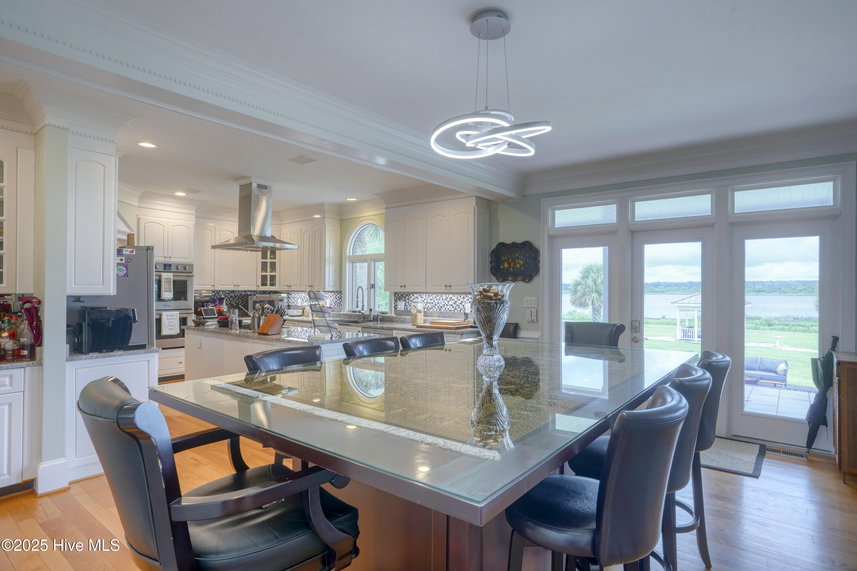 100512986 | Photo 21