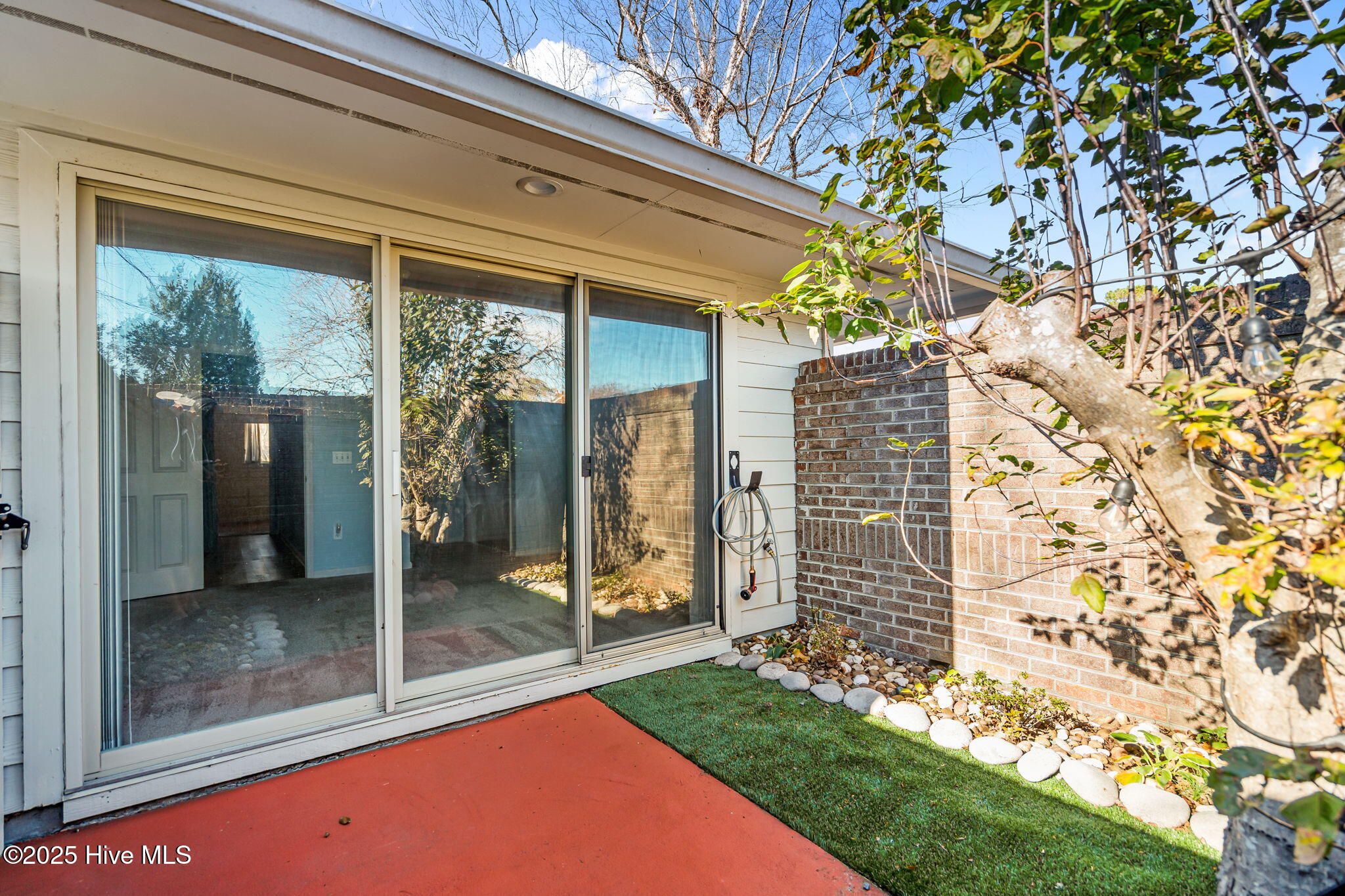 100544988 | Photo 35