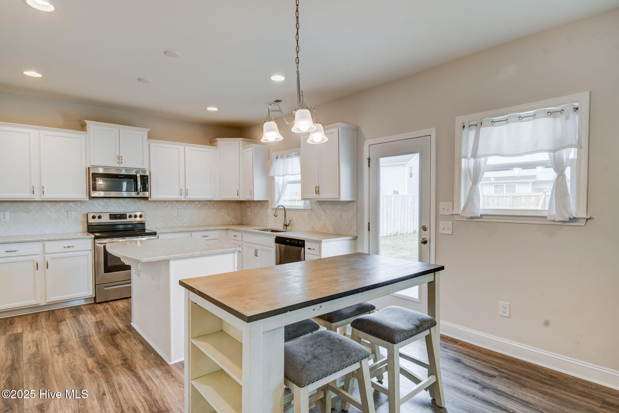 100535220 | Photo 12