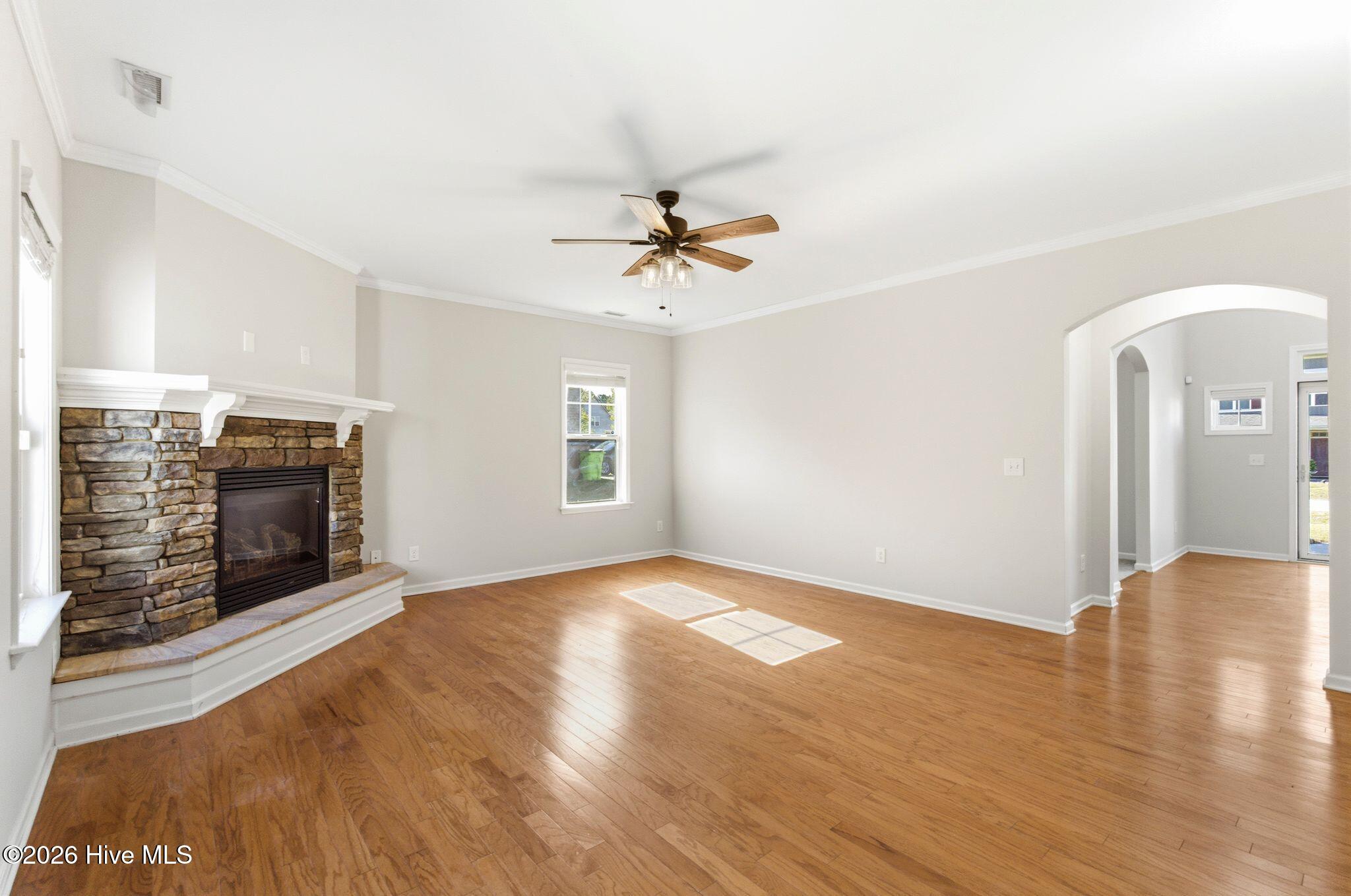 100566859 | Photo 16