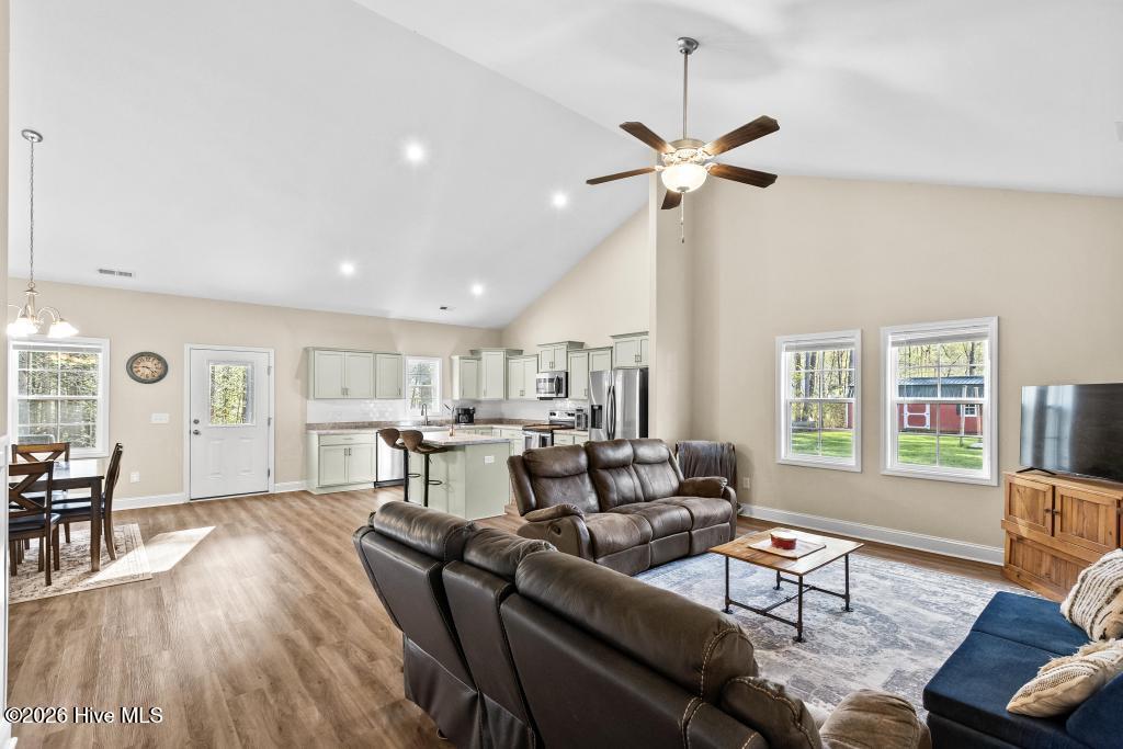 100565616 | Photo 10