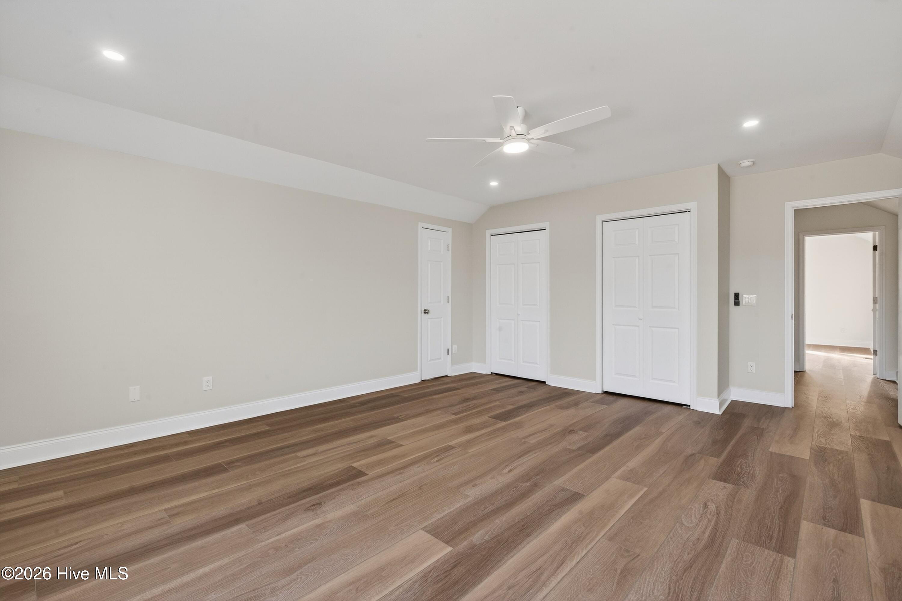 100553839 | Photo 34