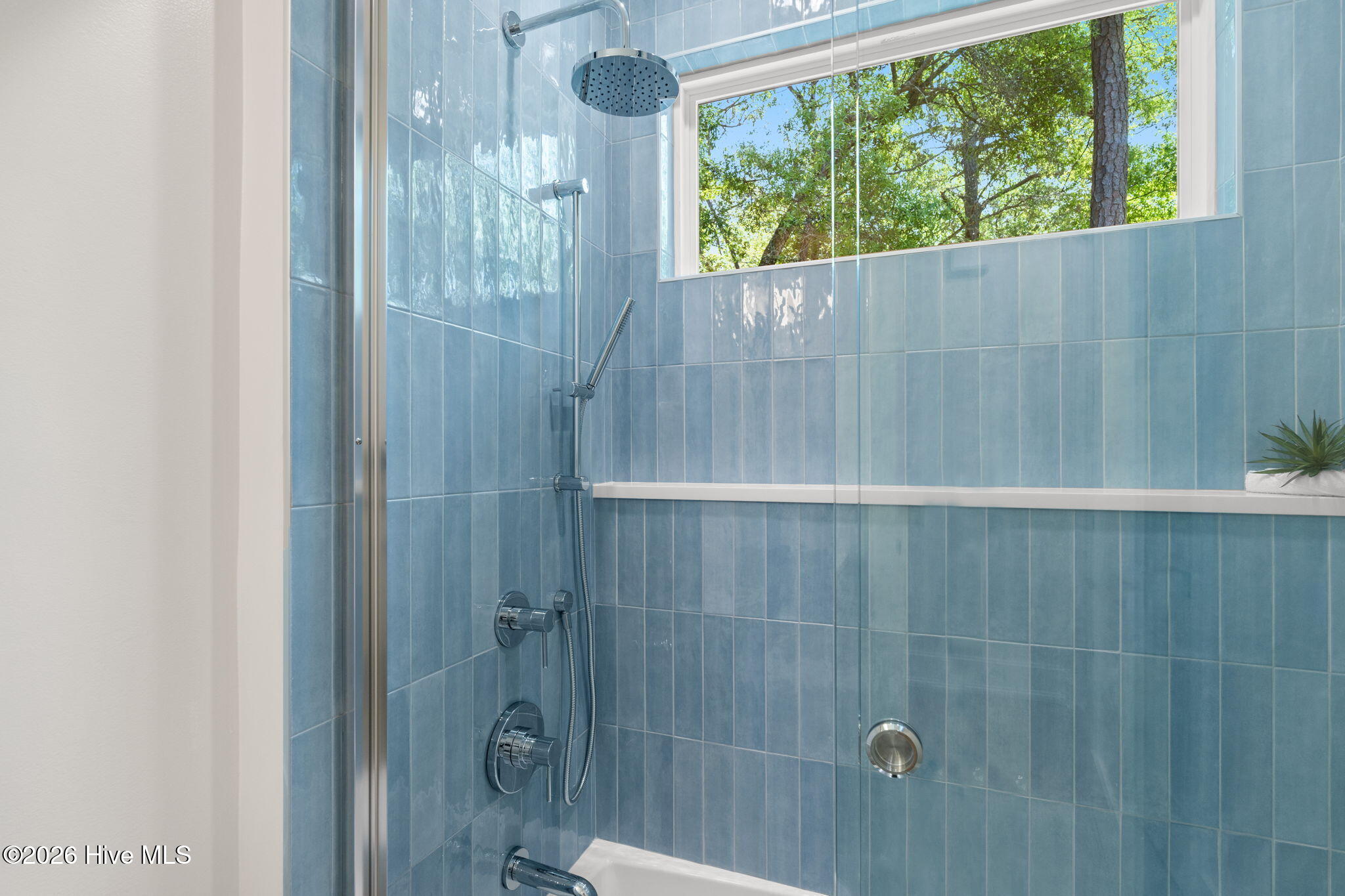 100568916 | Photo 49