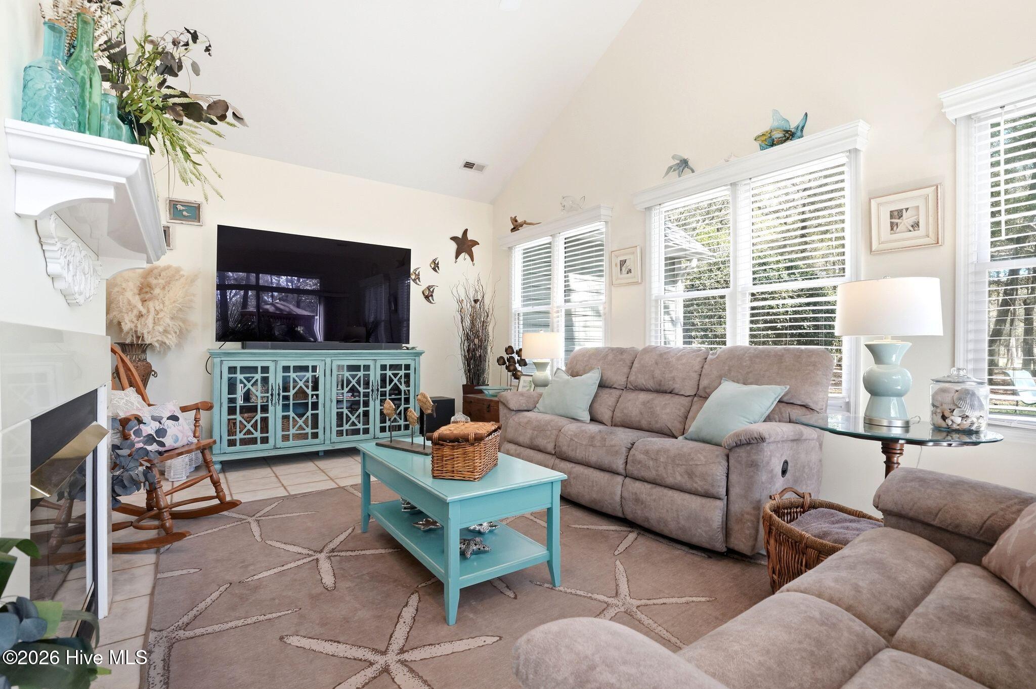 100562412 | Photo 24