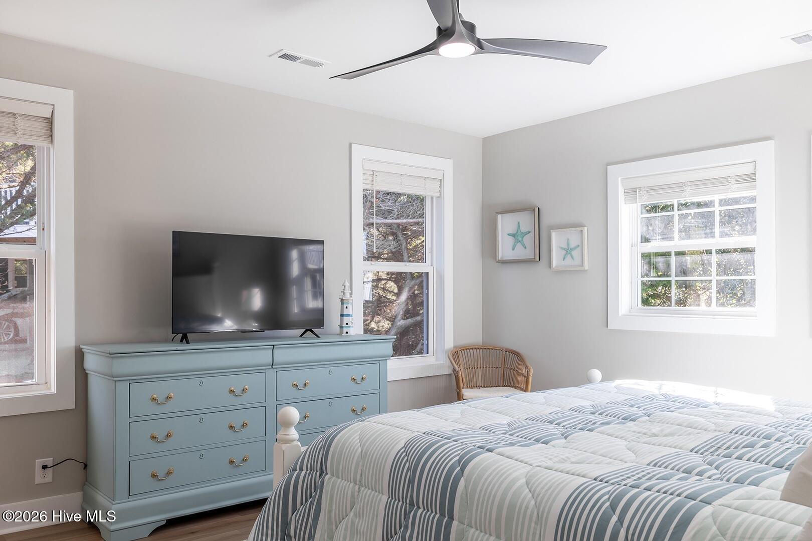 100562312 | Photo 16