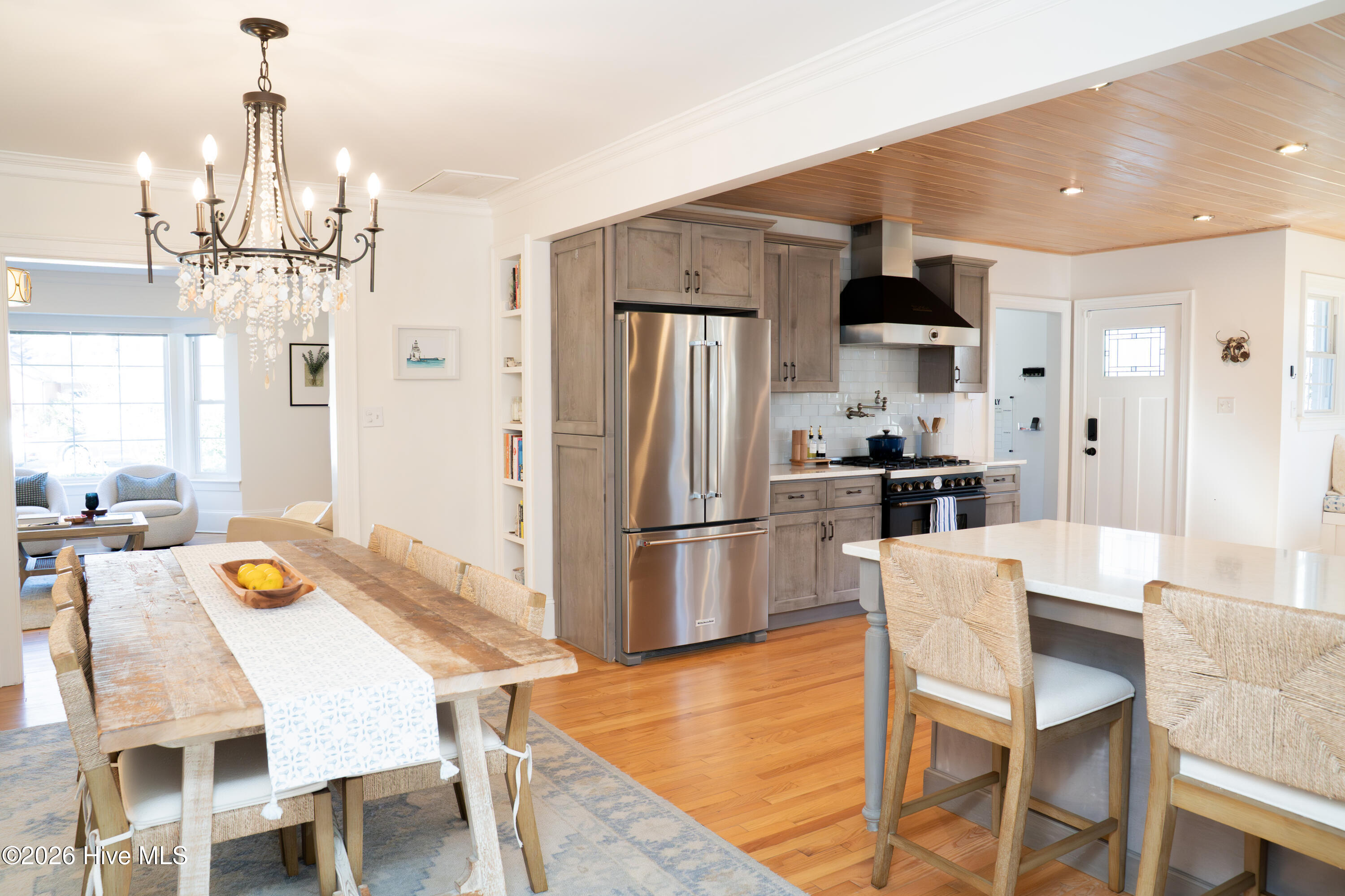 100558476 | Photo 32