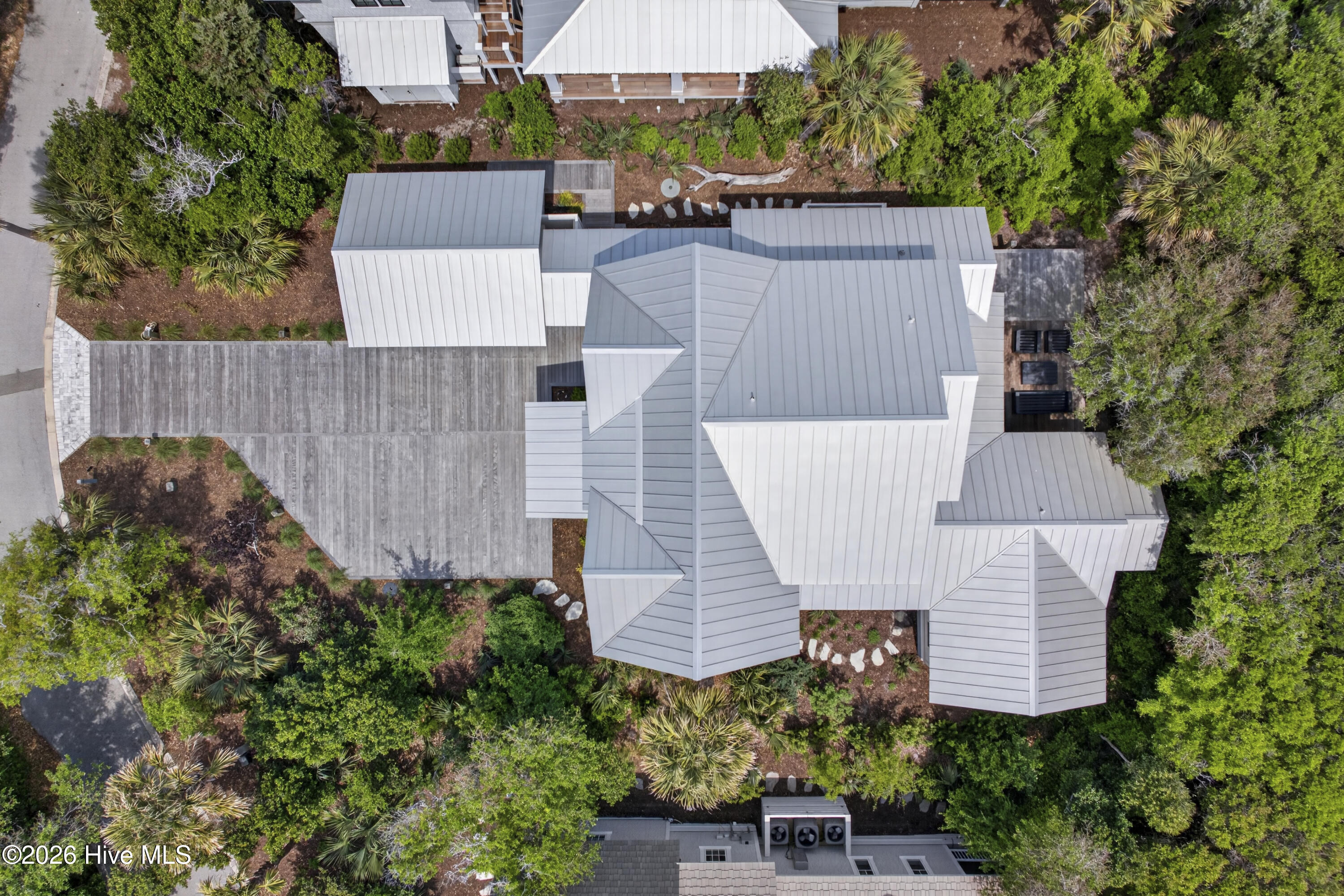 100566186 | Photo 79