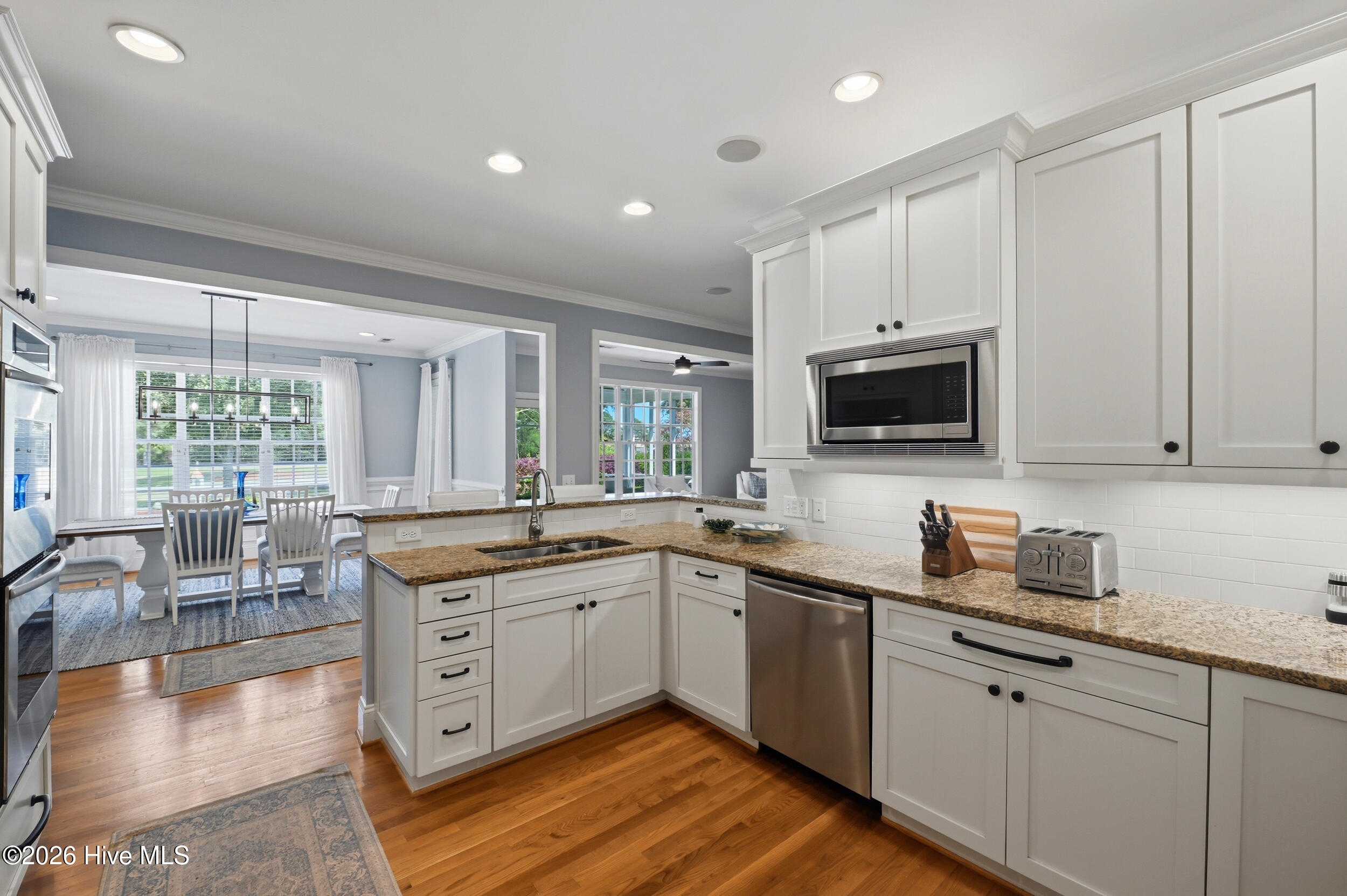 100566106 | Photo 14