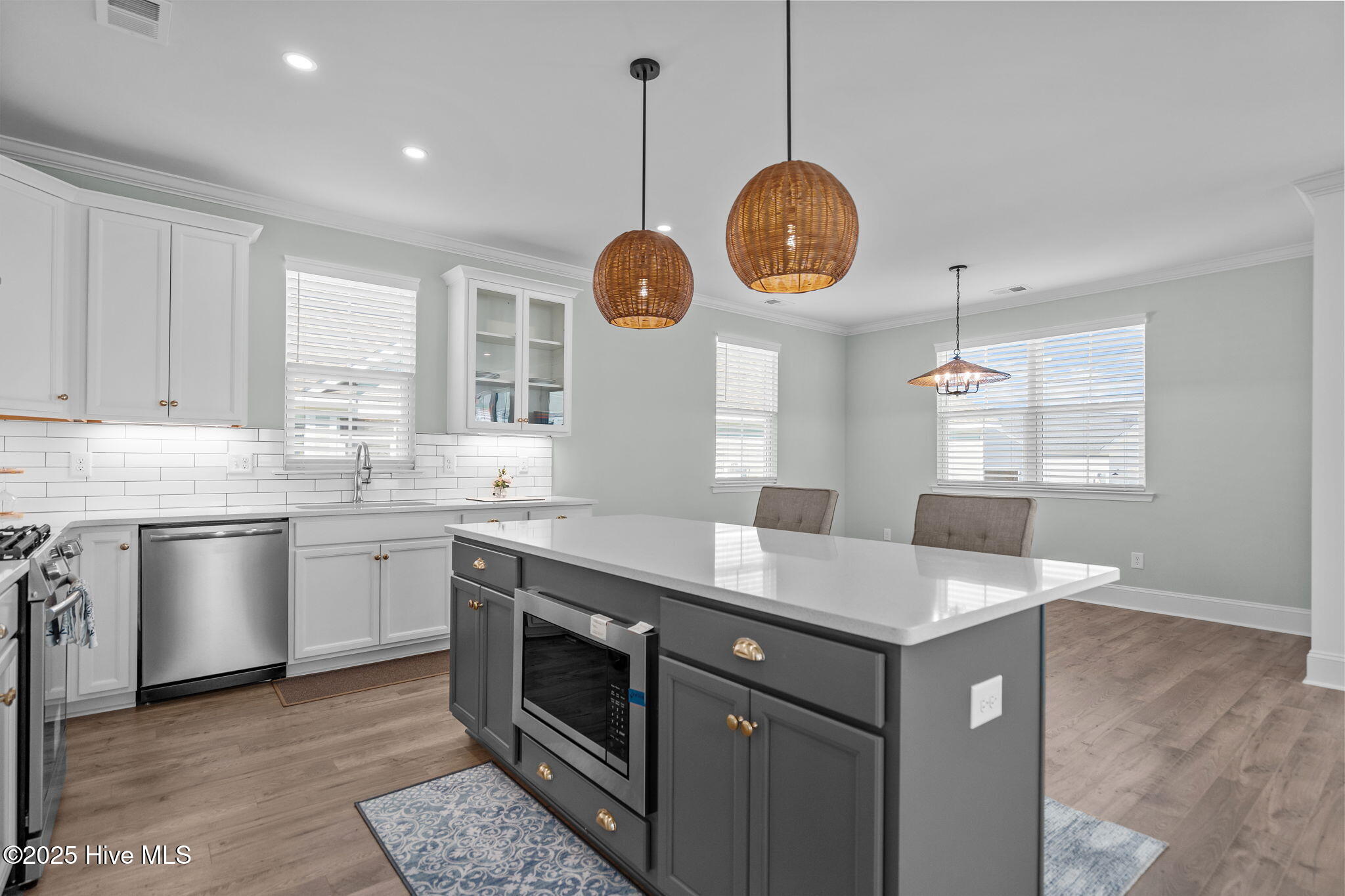 100554205 | Photo 15