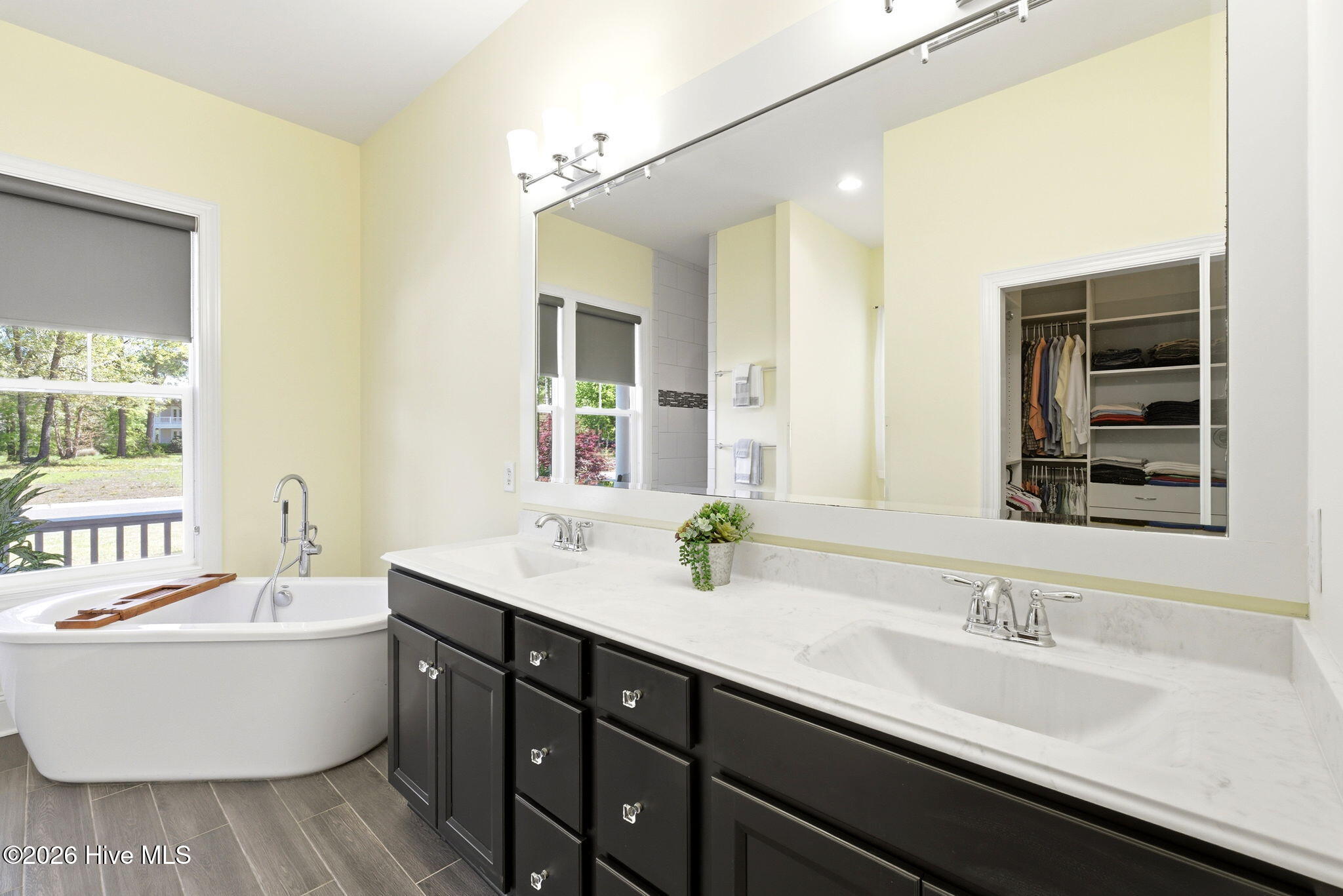 100566822 | Photo 29