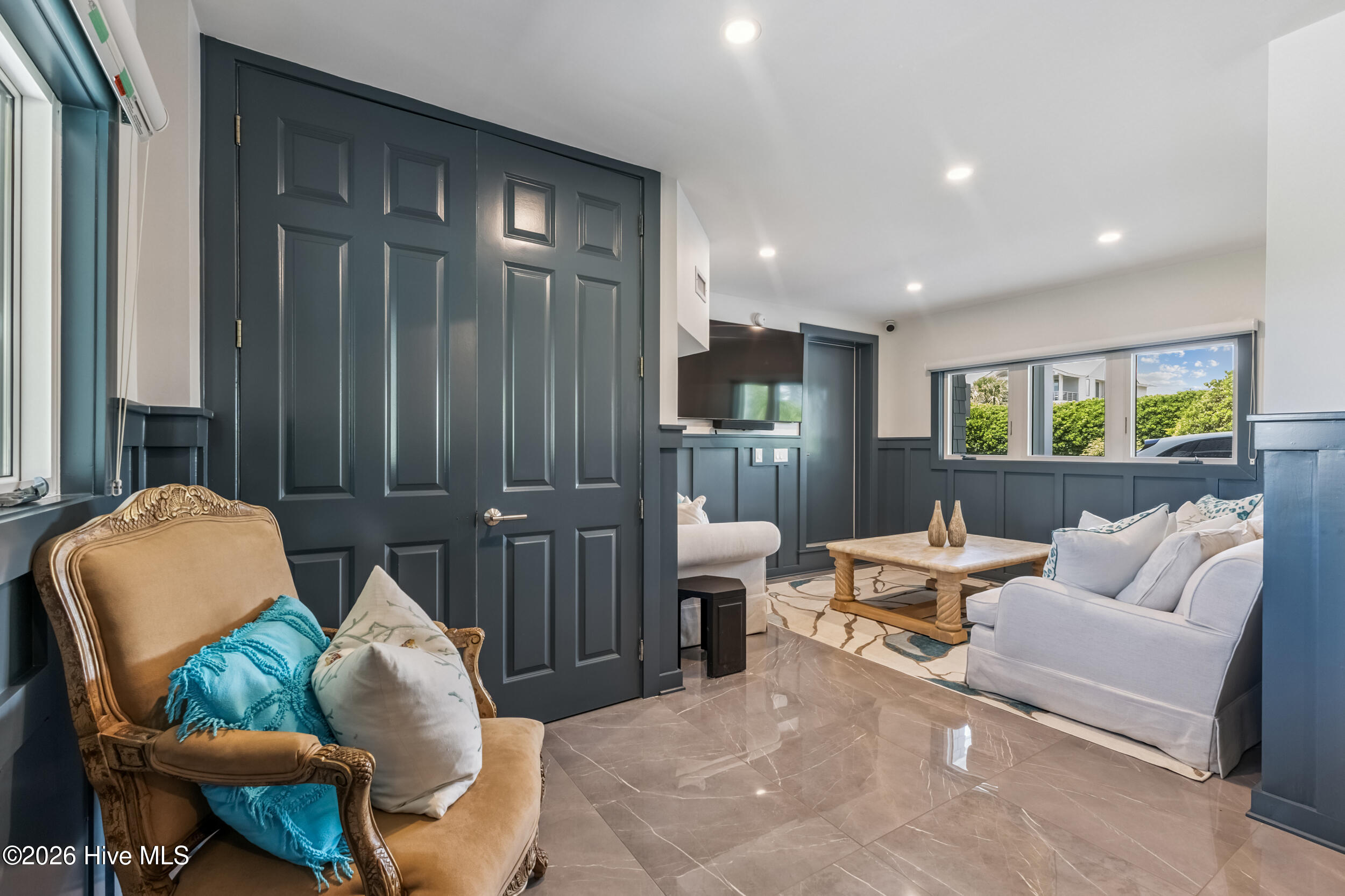 100560711 | Photo 47