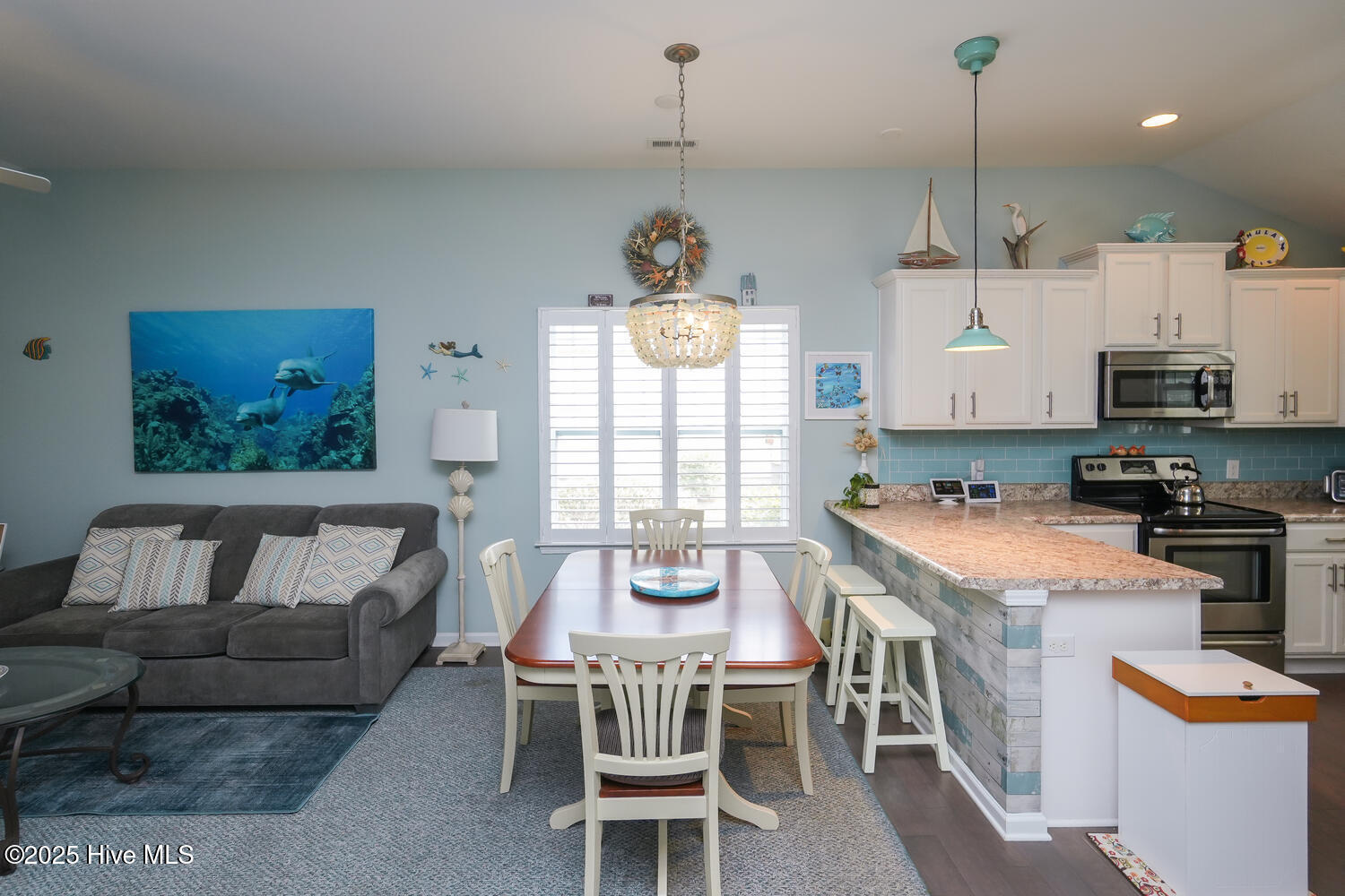 100515060 | Photo 10