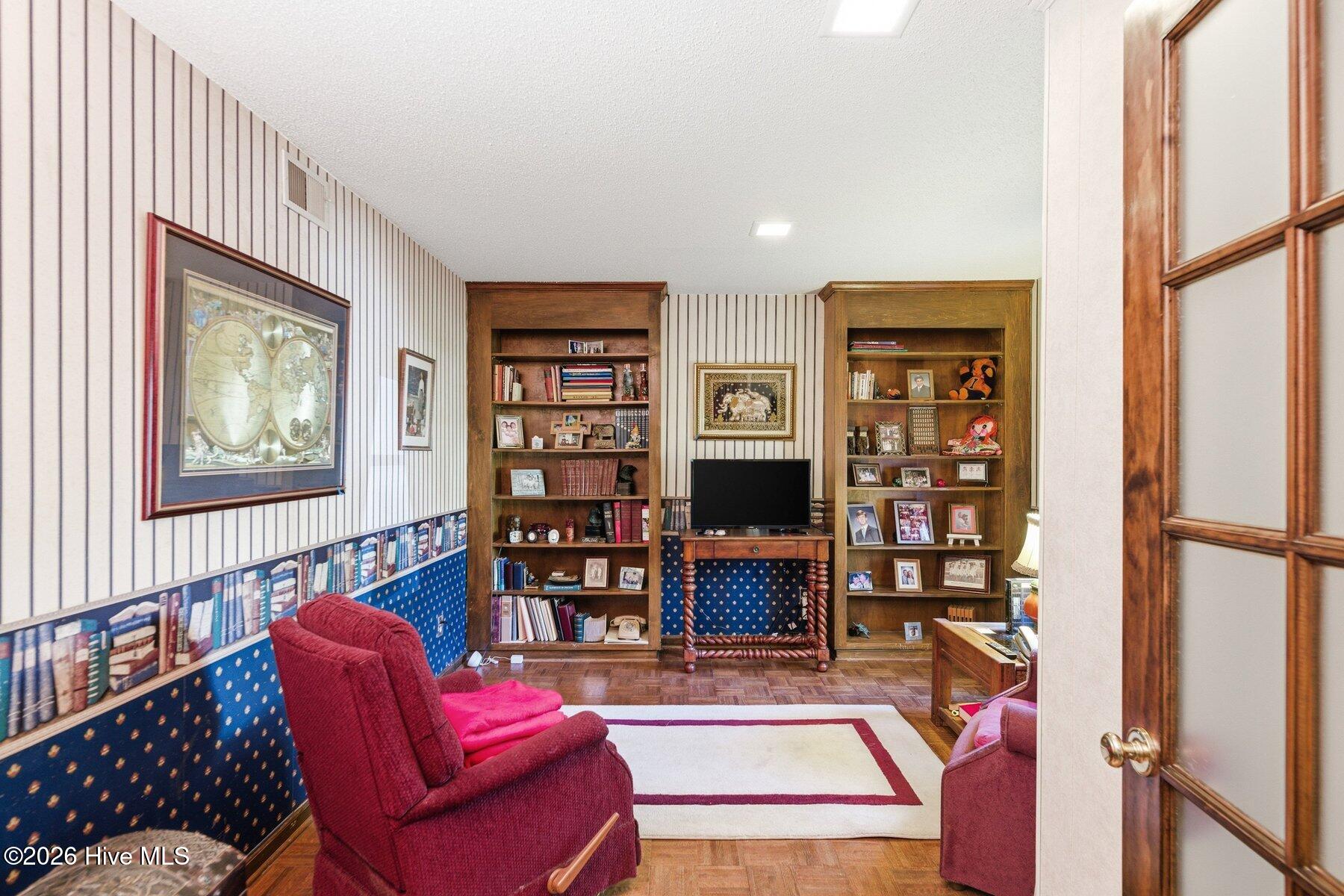 100564189 | Photo 18