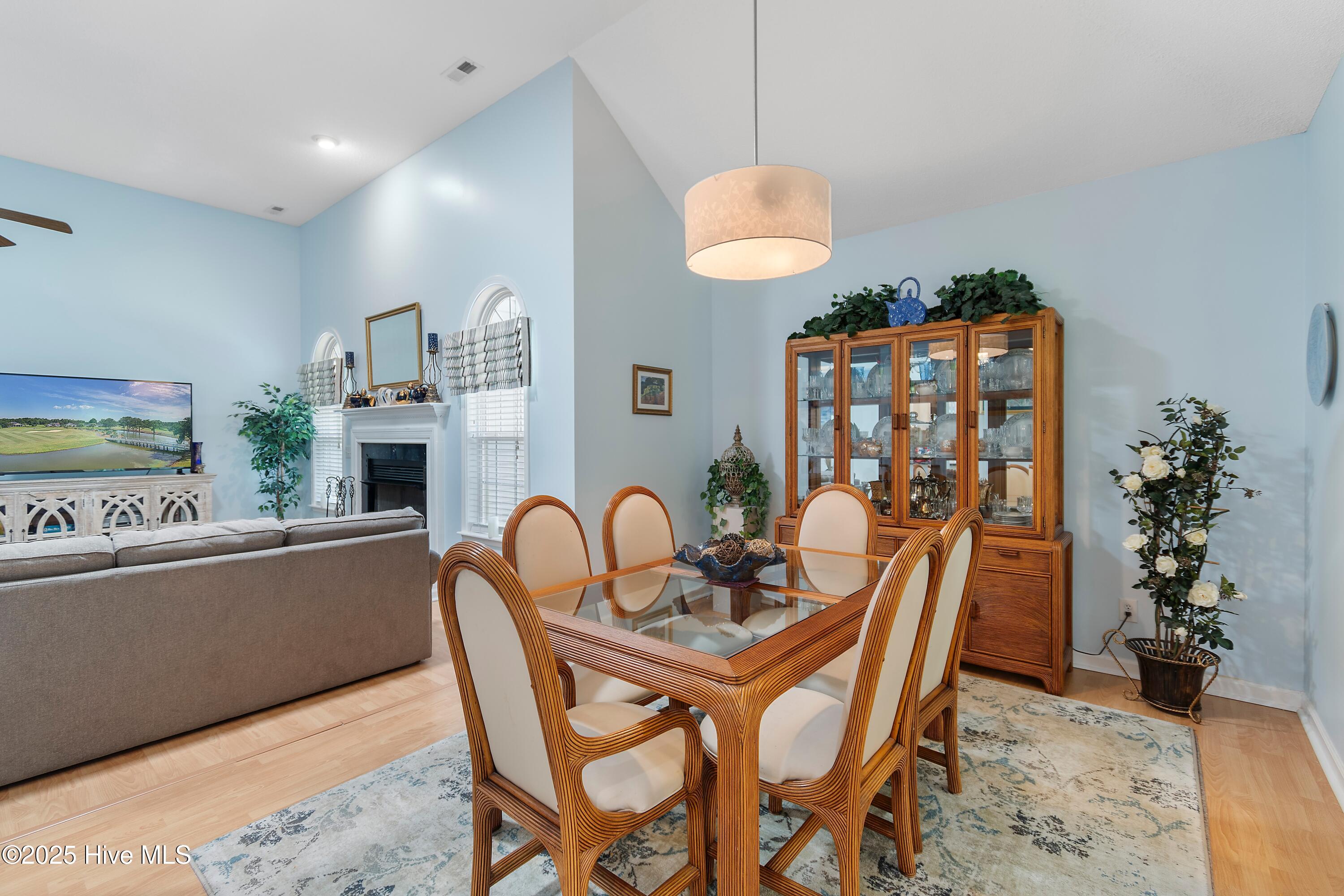 100545372 | Photo 30