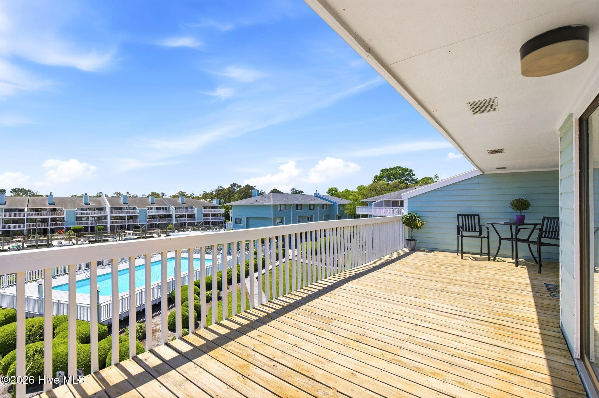 100568885 | Photo 36