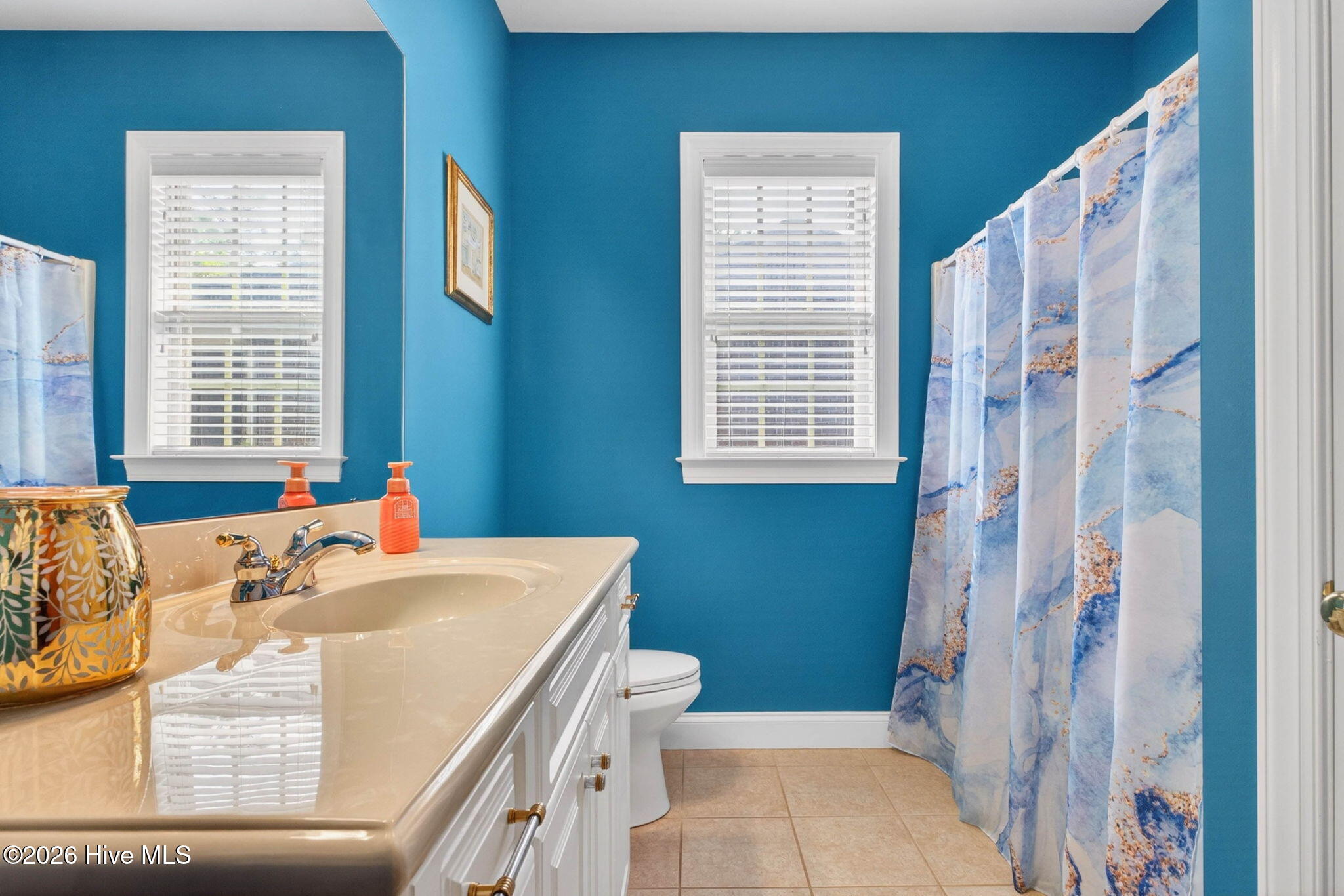 100569405 | Photo 38