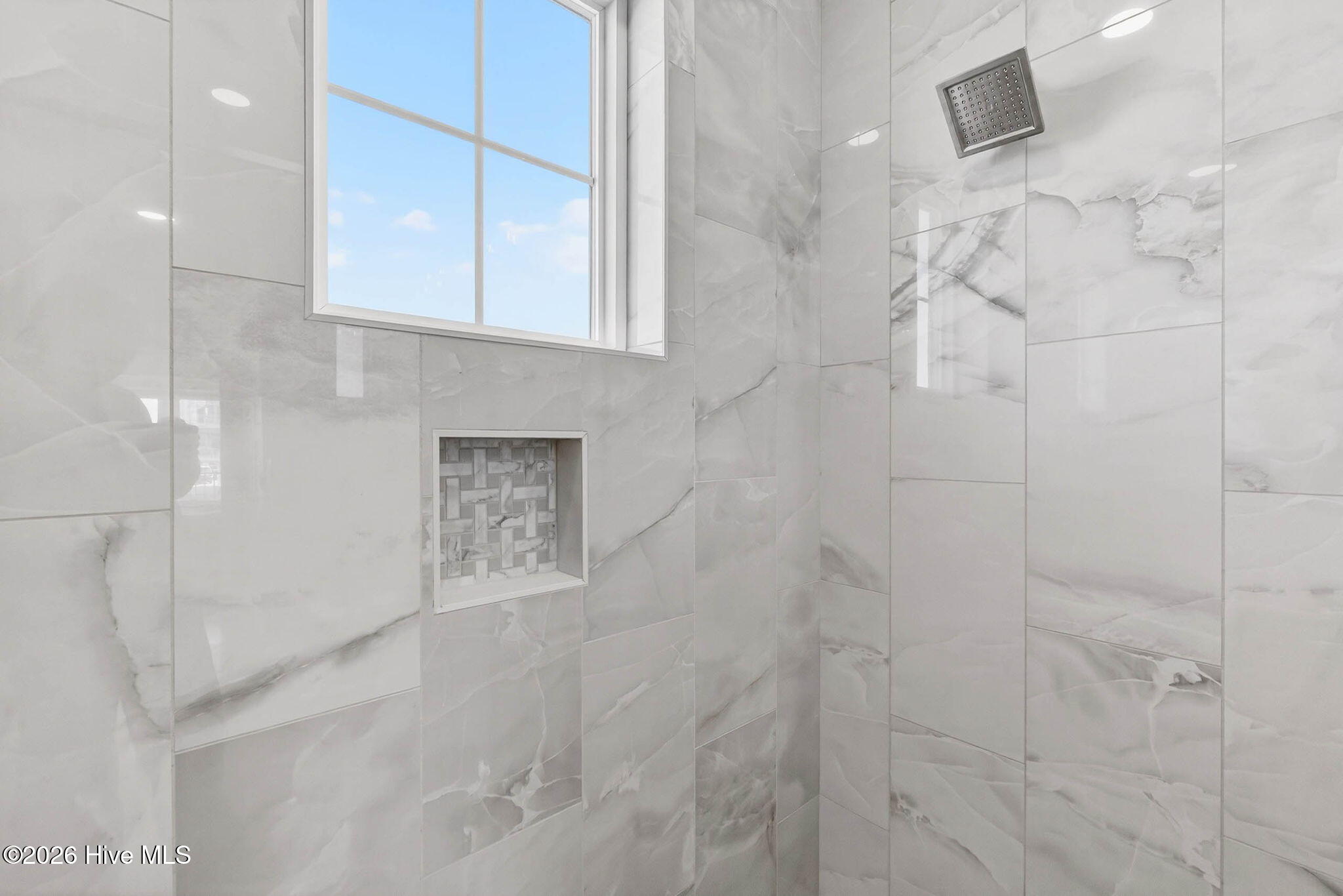 100561334 | Photo 38