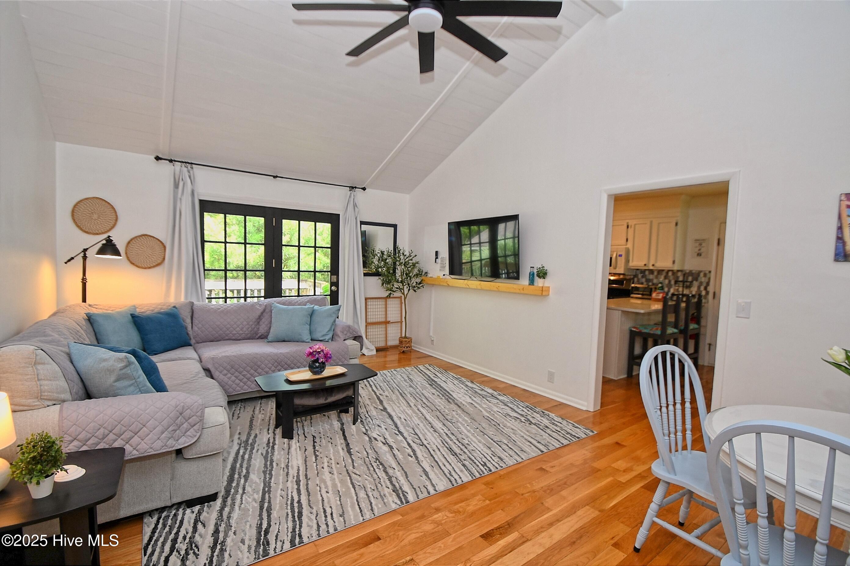 100523819 | Photo 26