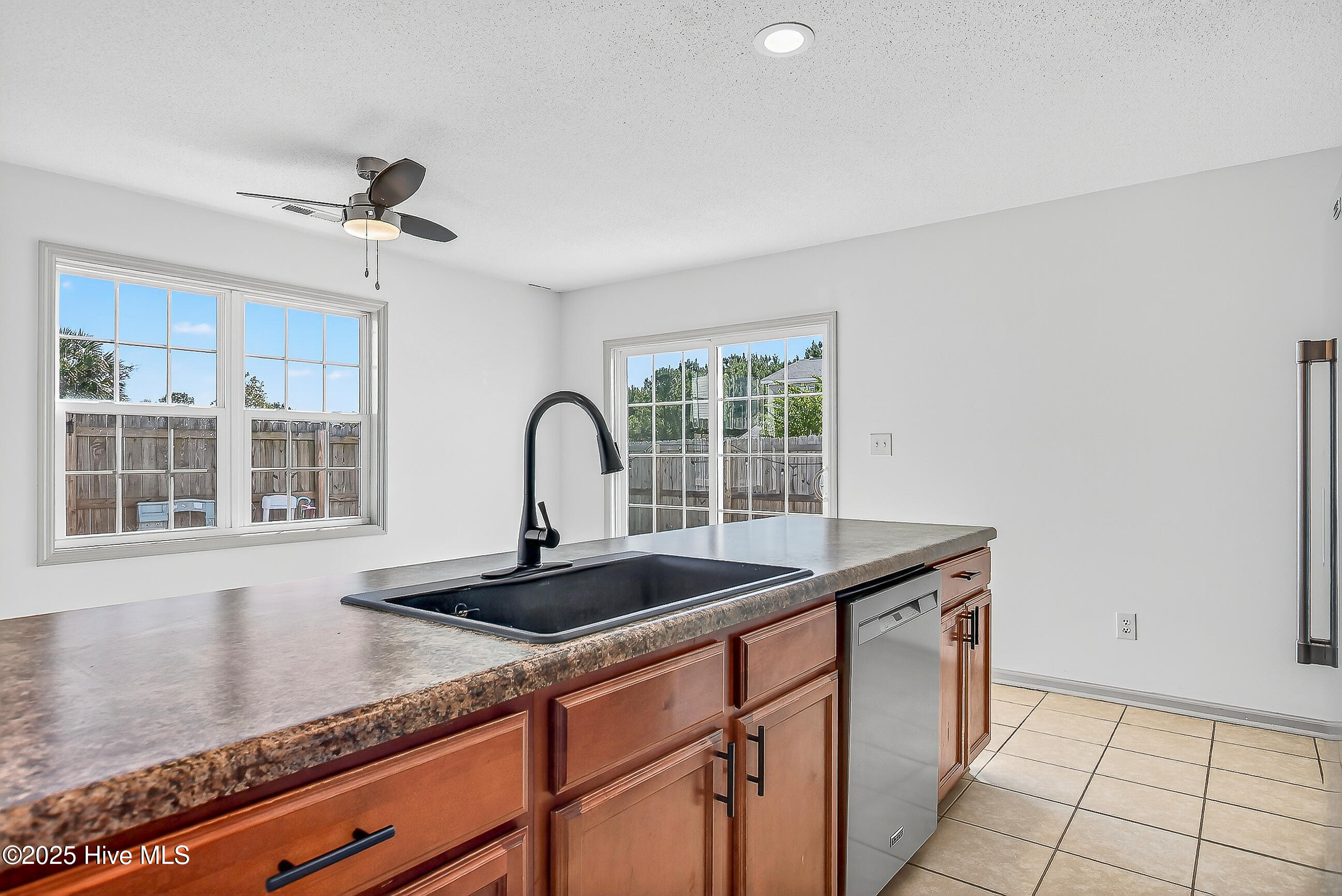 100537244 | Photo 10