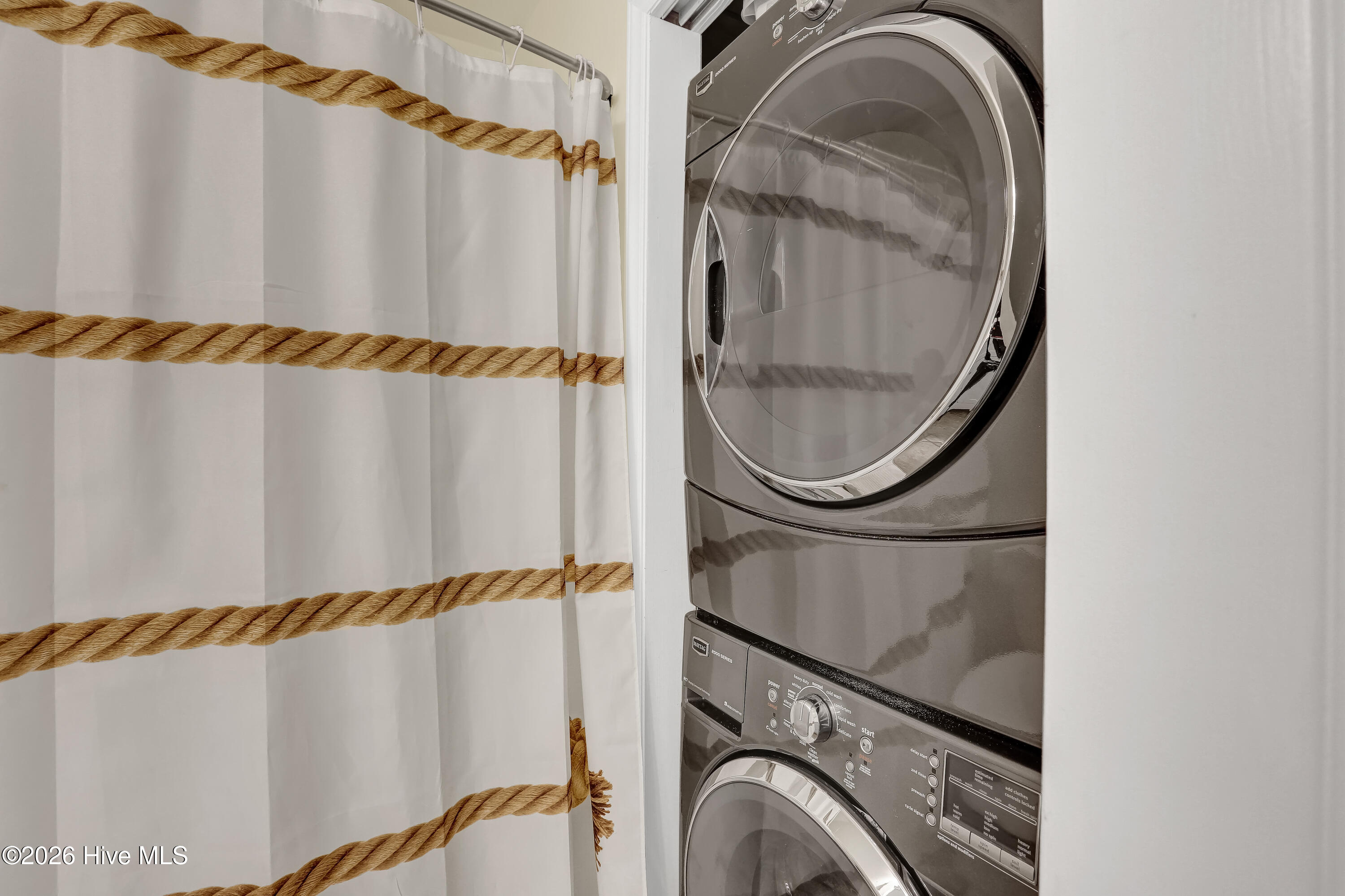 100565852 | Photo 23