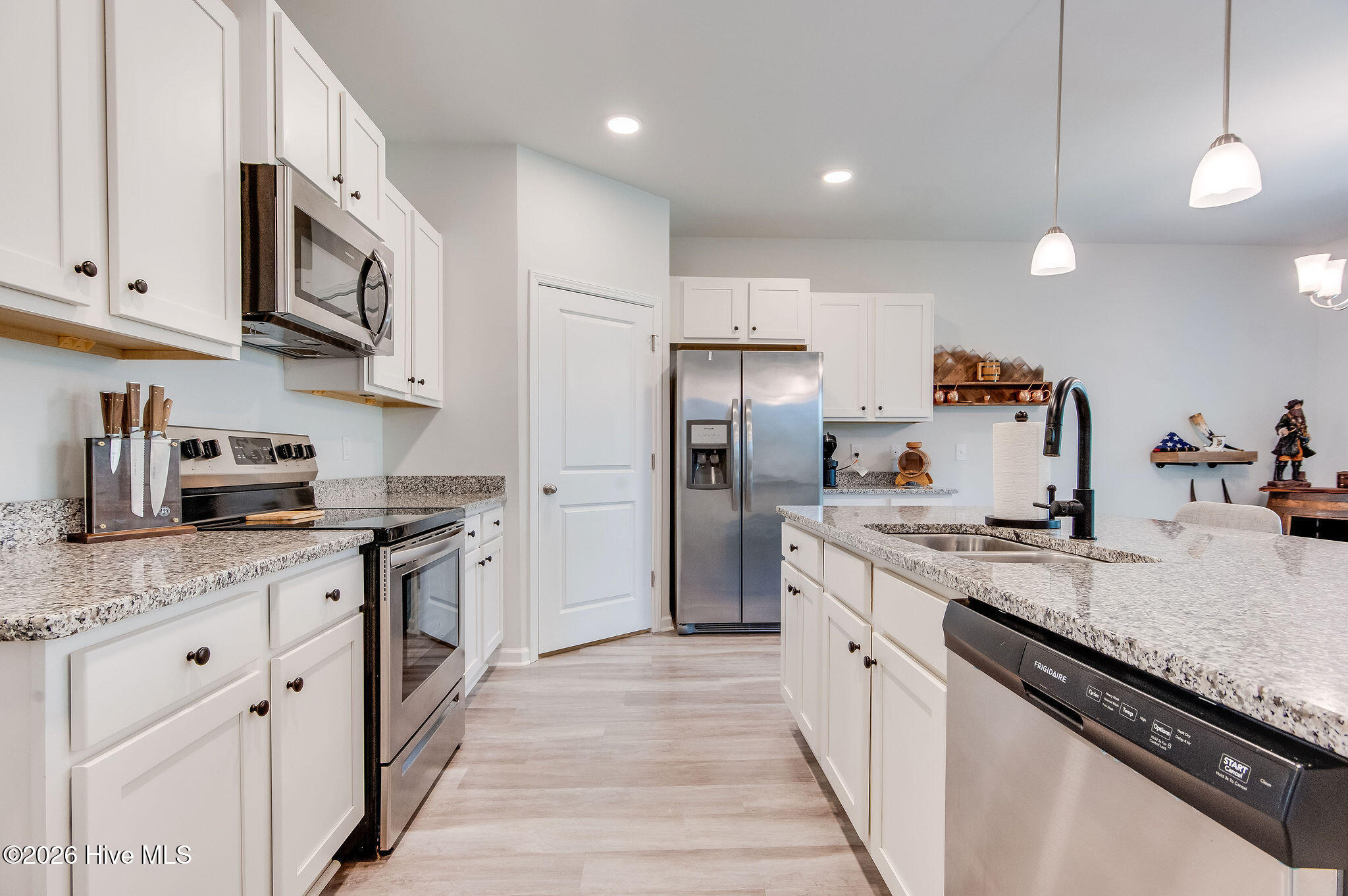 100562701 | Photo 11