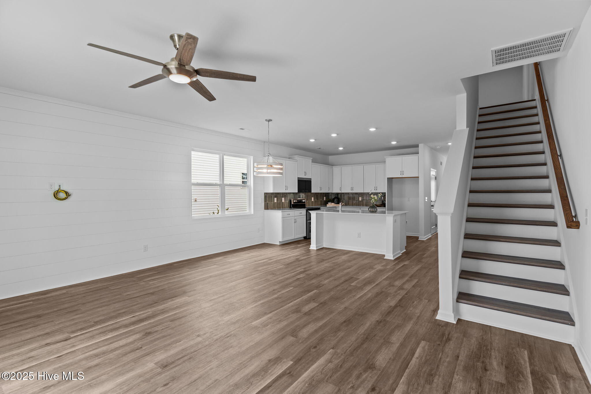 100515198 | Photo 16