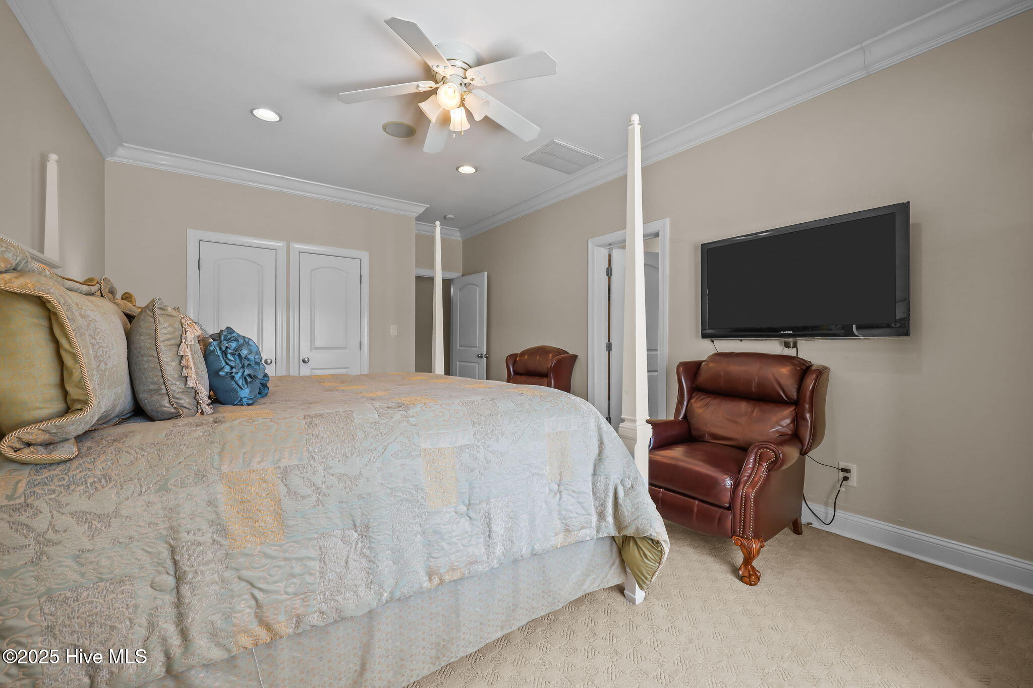 100529119 | Photo 38