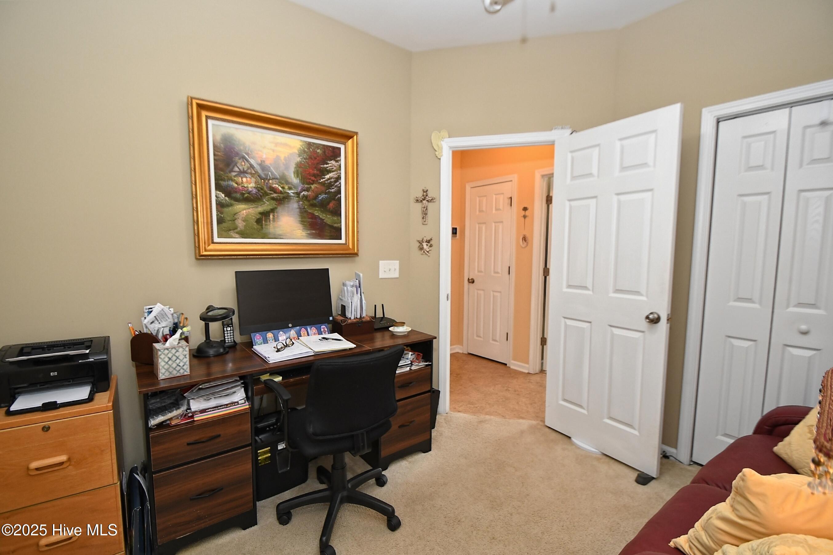 100541260 | Photo 24