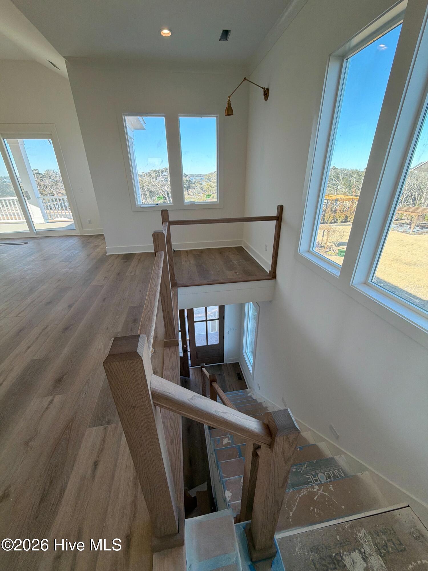 100521152 | Photo 11