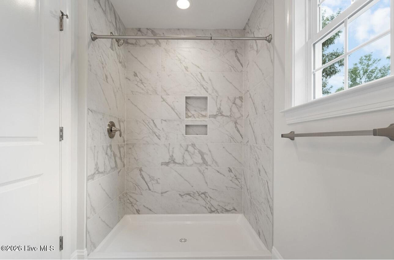 100556989 | Photo 31