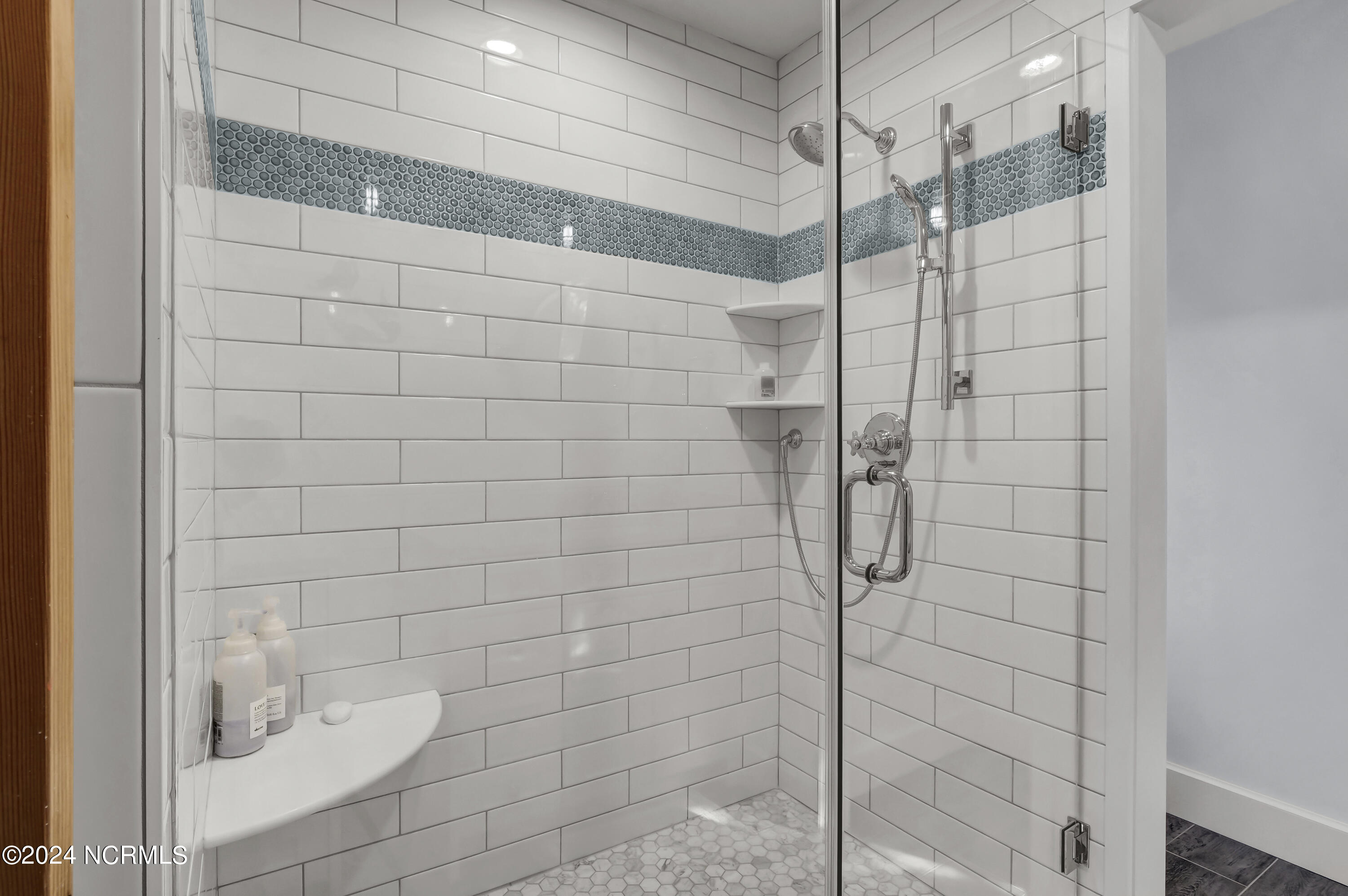 100468898 | Photo 38