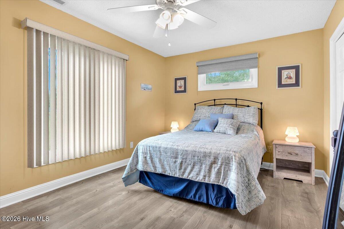 100563011 | Photo 42