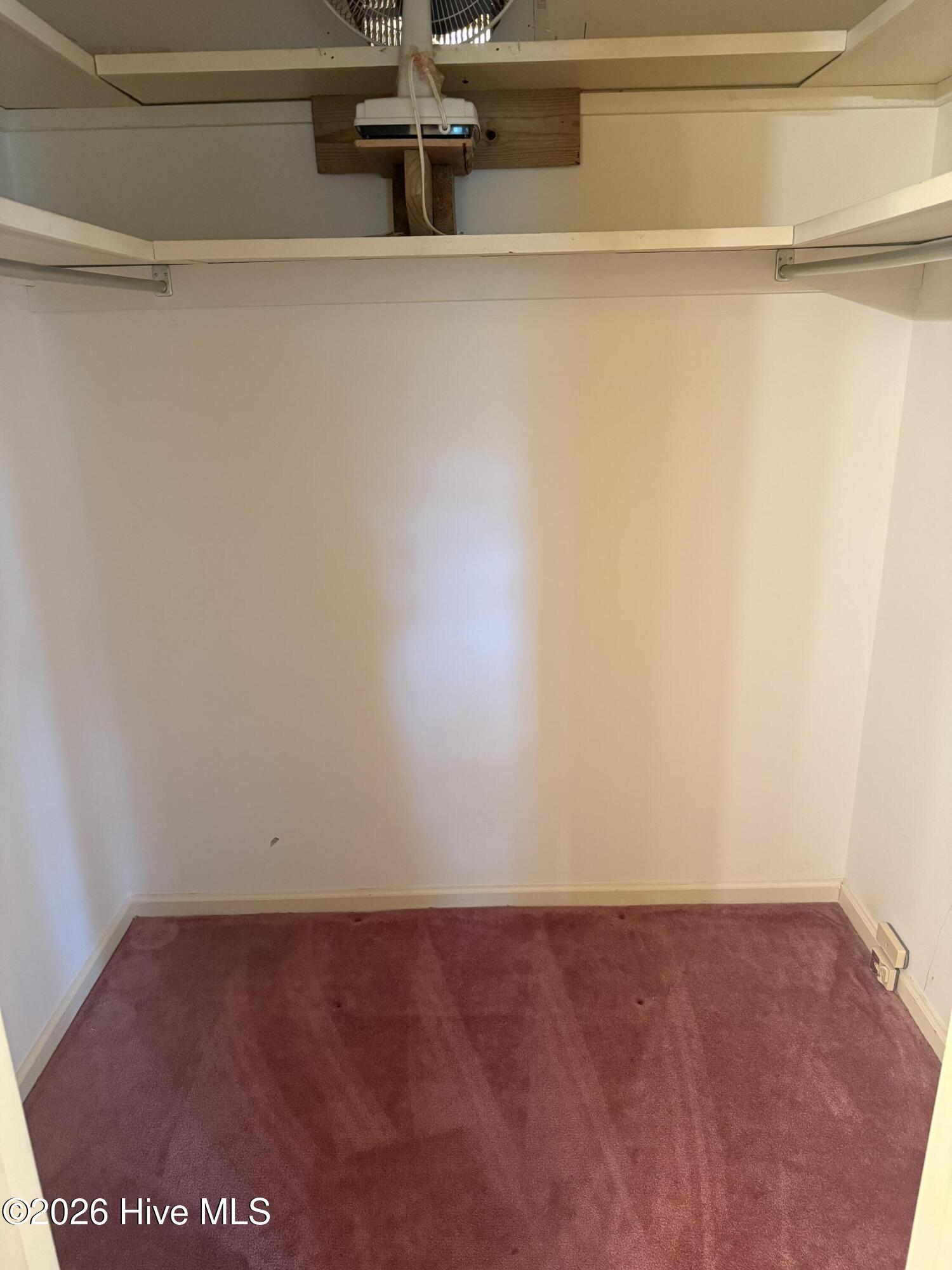 100570594 | Photo 32