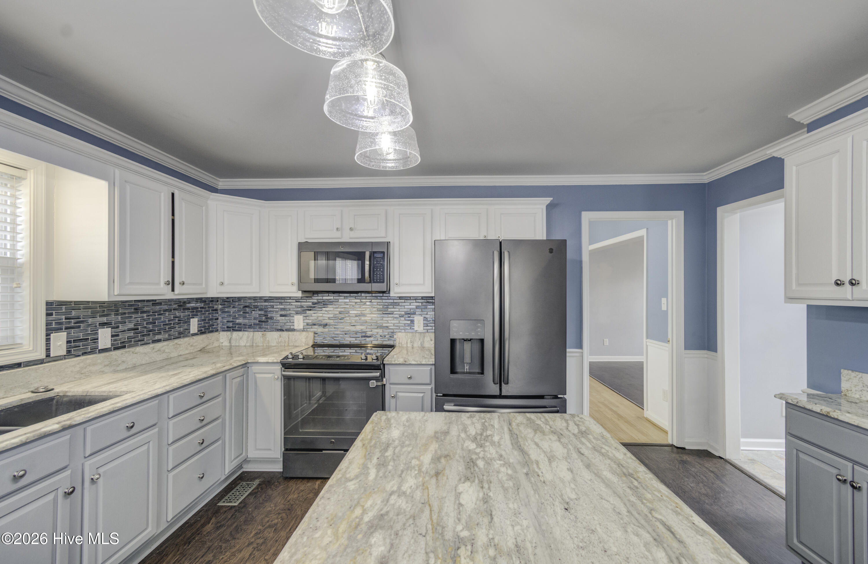 100549263 | Photo 24