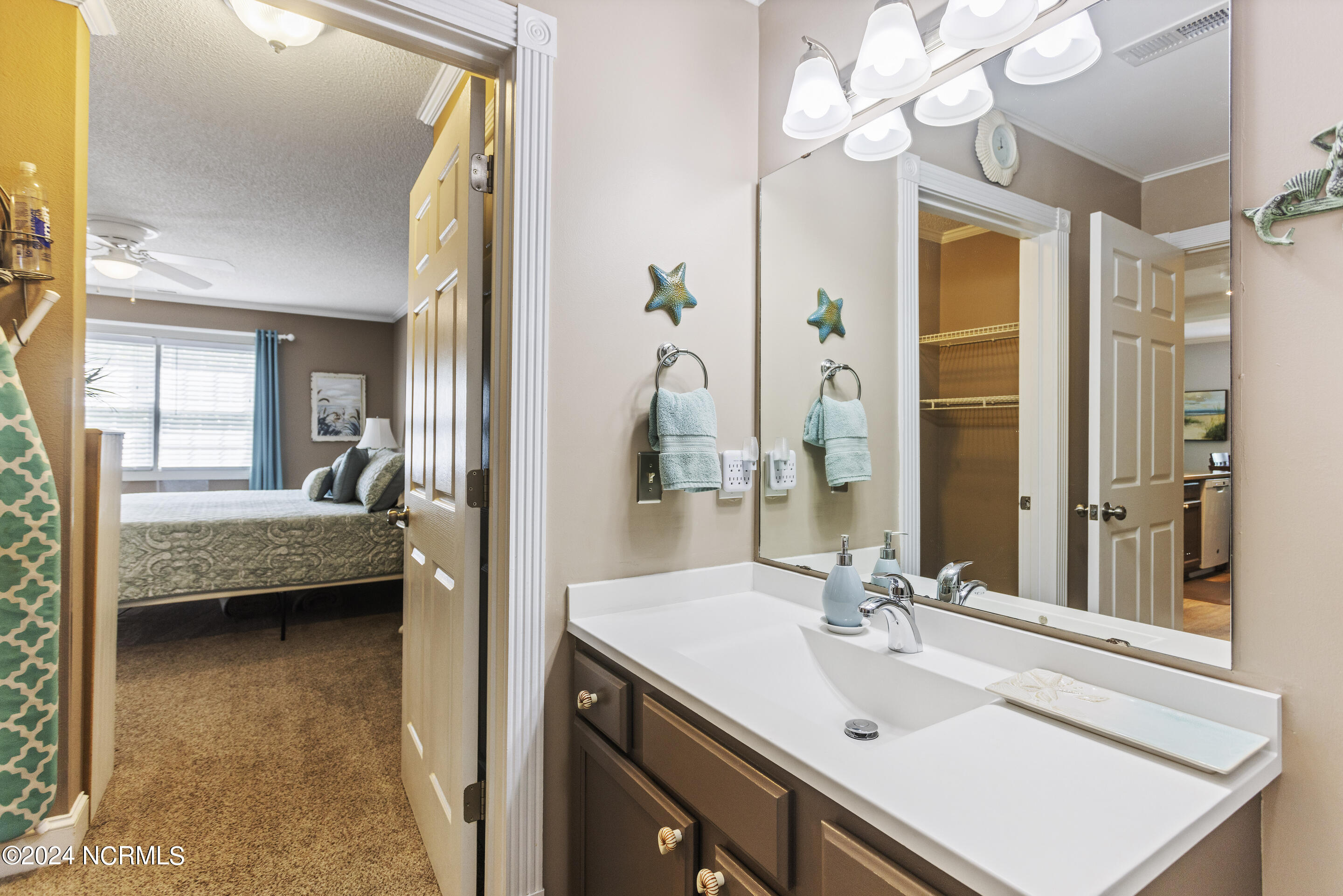 100467588 | Photo 27