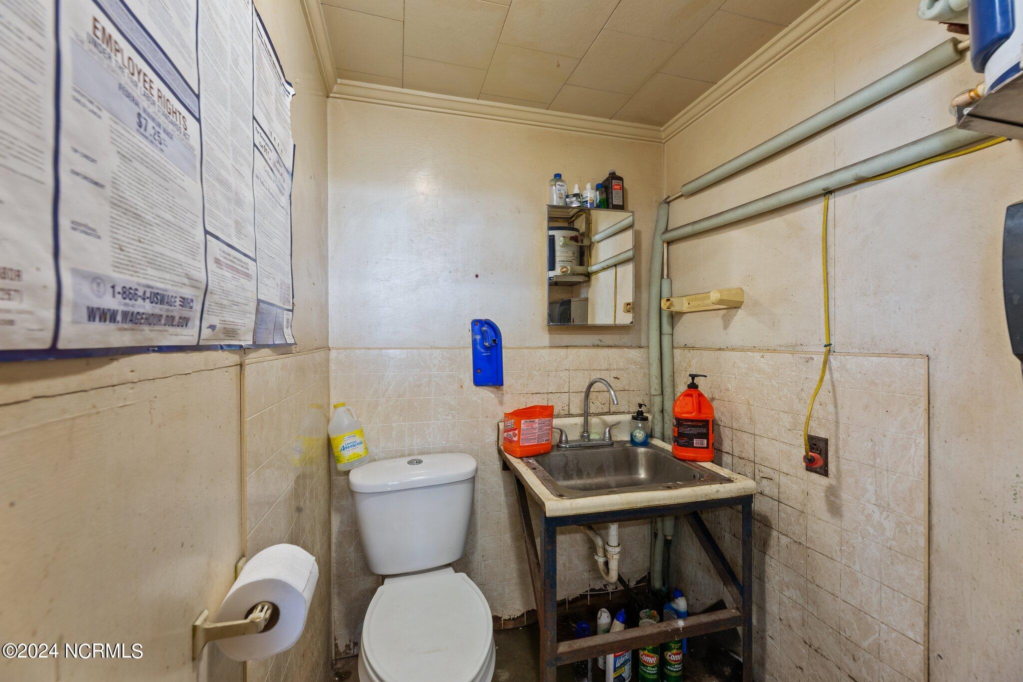 1054 E Main Street, Washington, NC, 27889