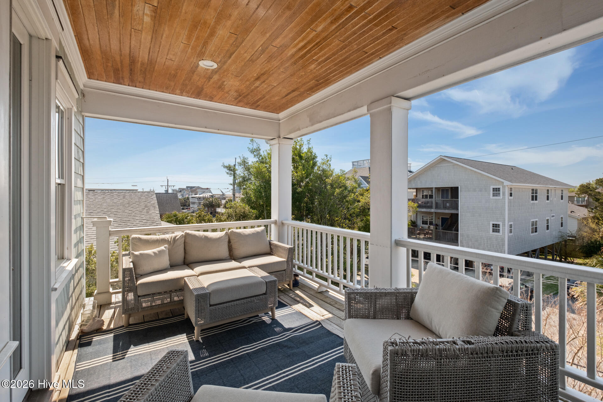 100567565 | Photo 24