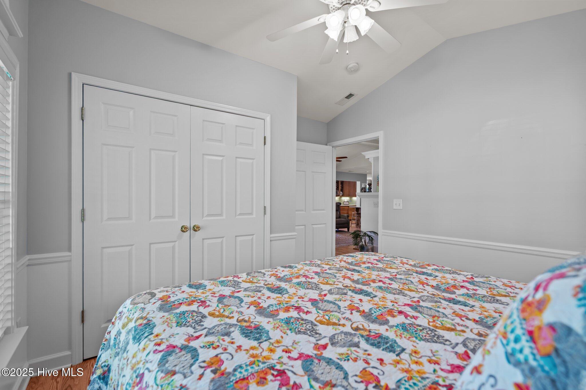 100516795 | Photo 34