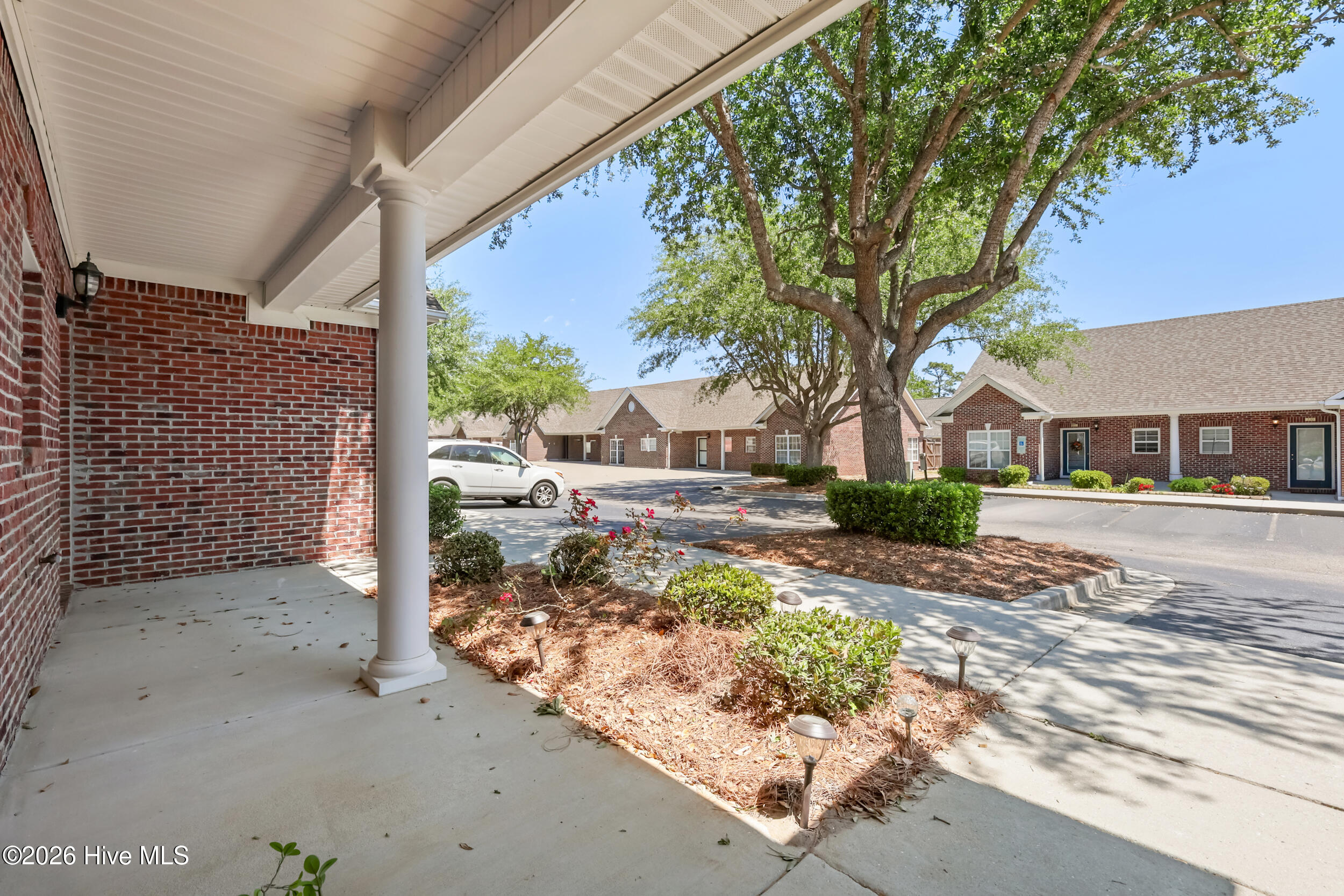 100569143 | Photo 21