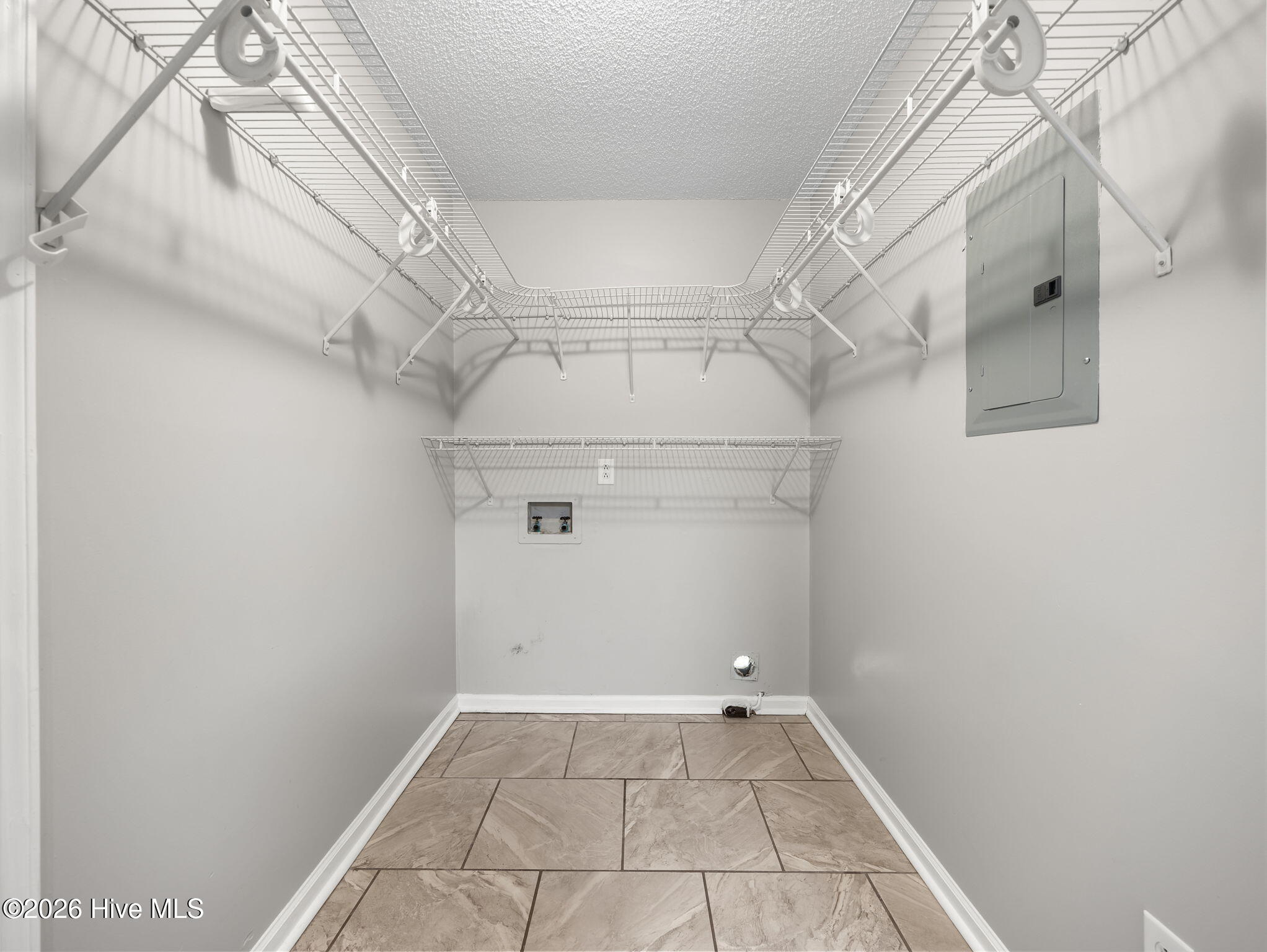 100569012 | Photo 14