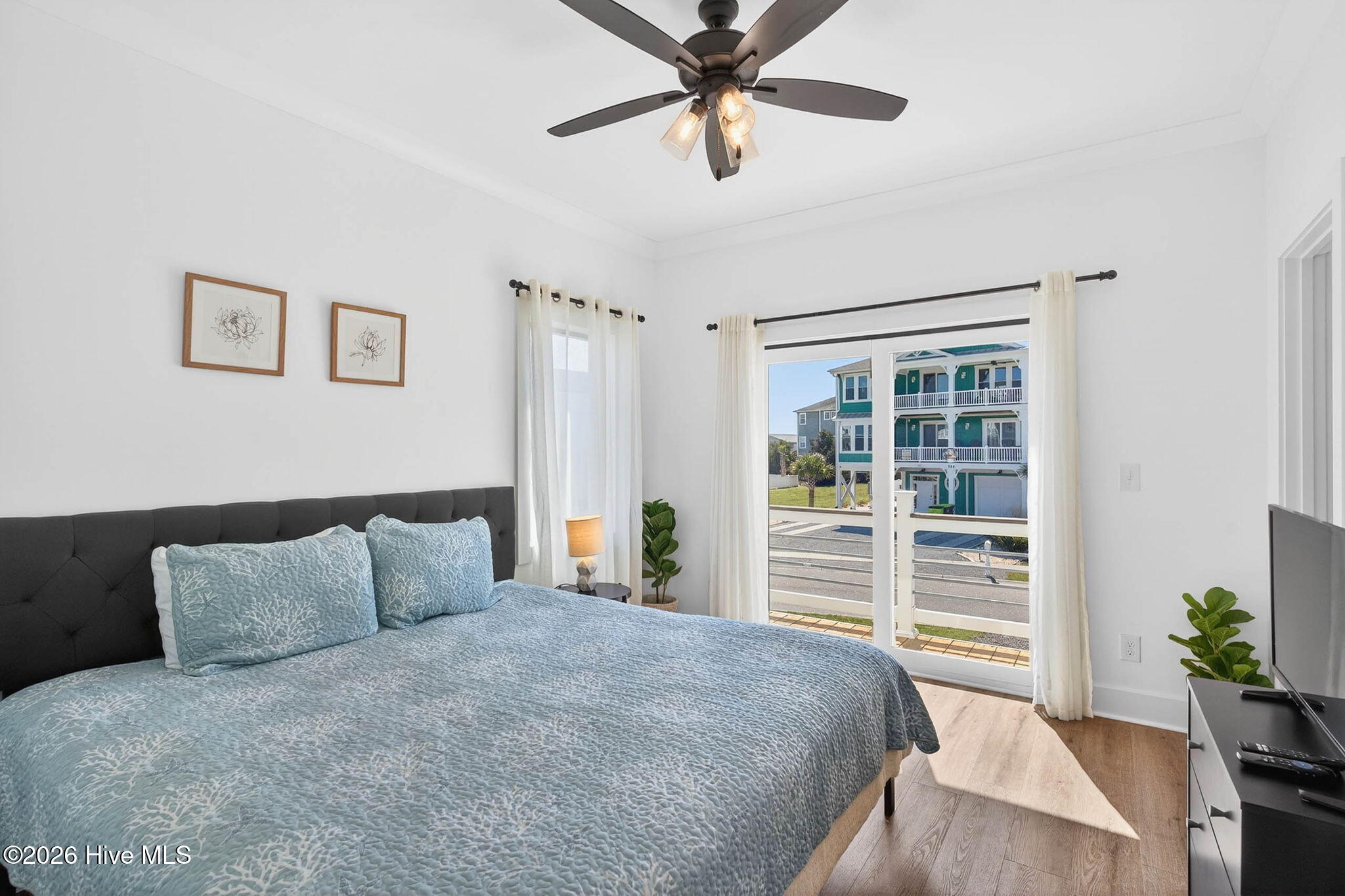 100561676 | Photo 34