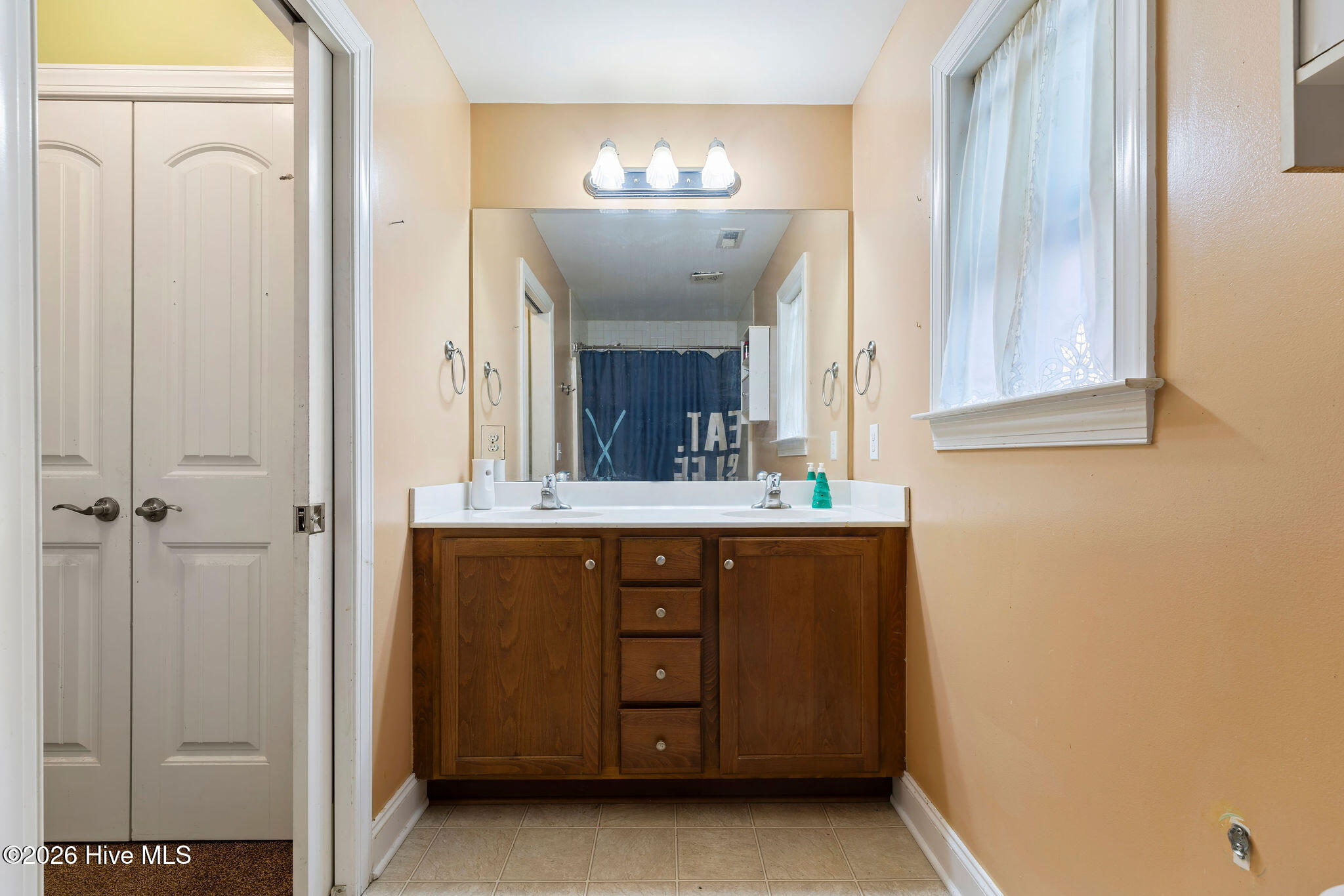 100548212 | Photo 21